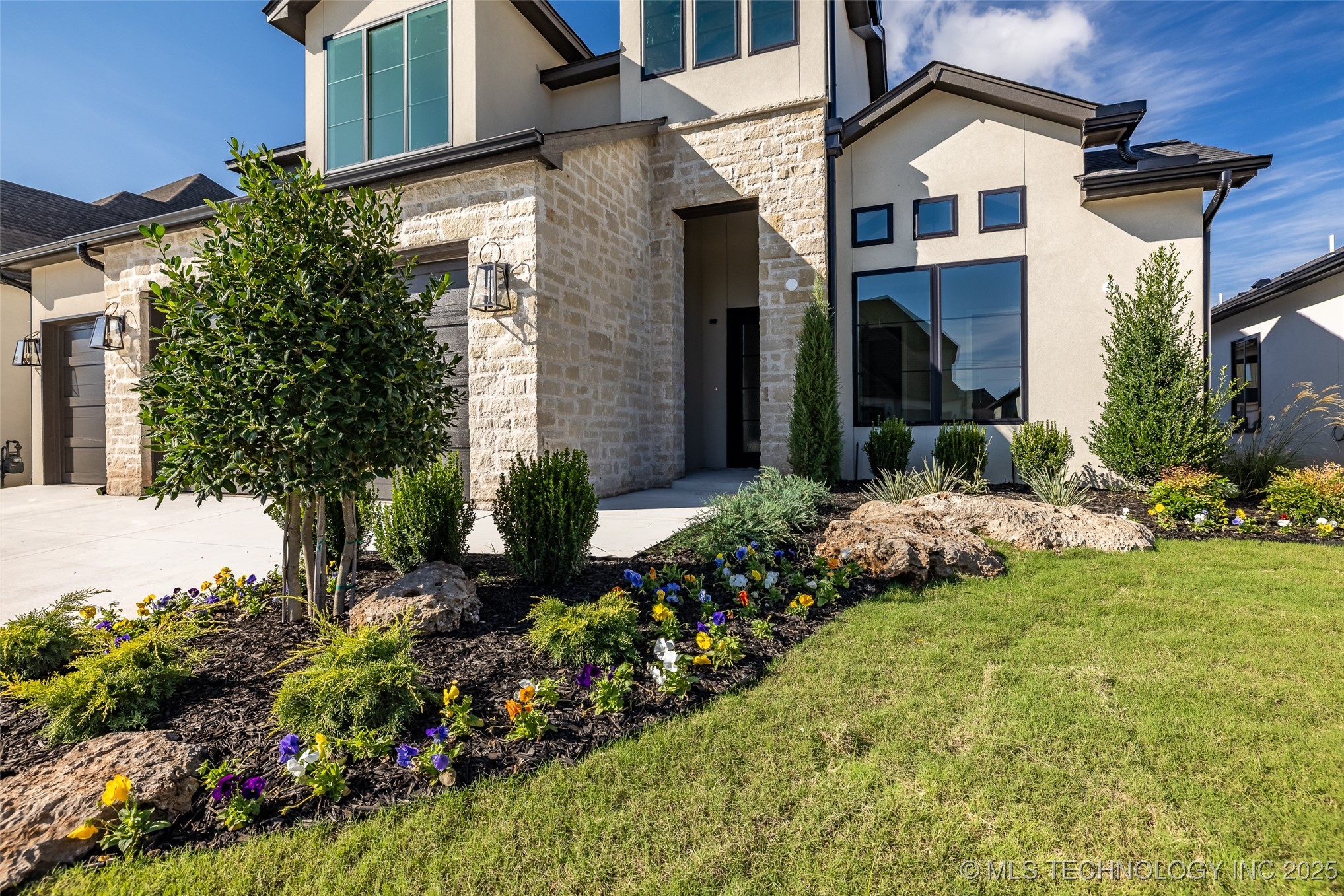 12630 S Granite Avenue Property Photo 2