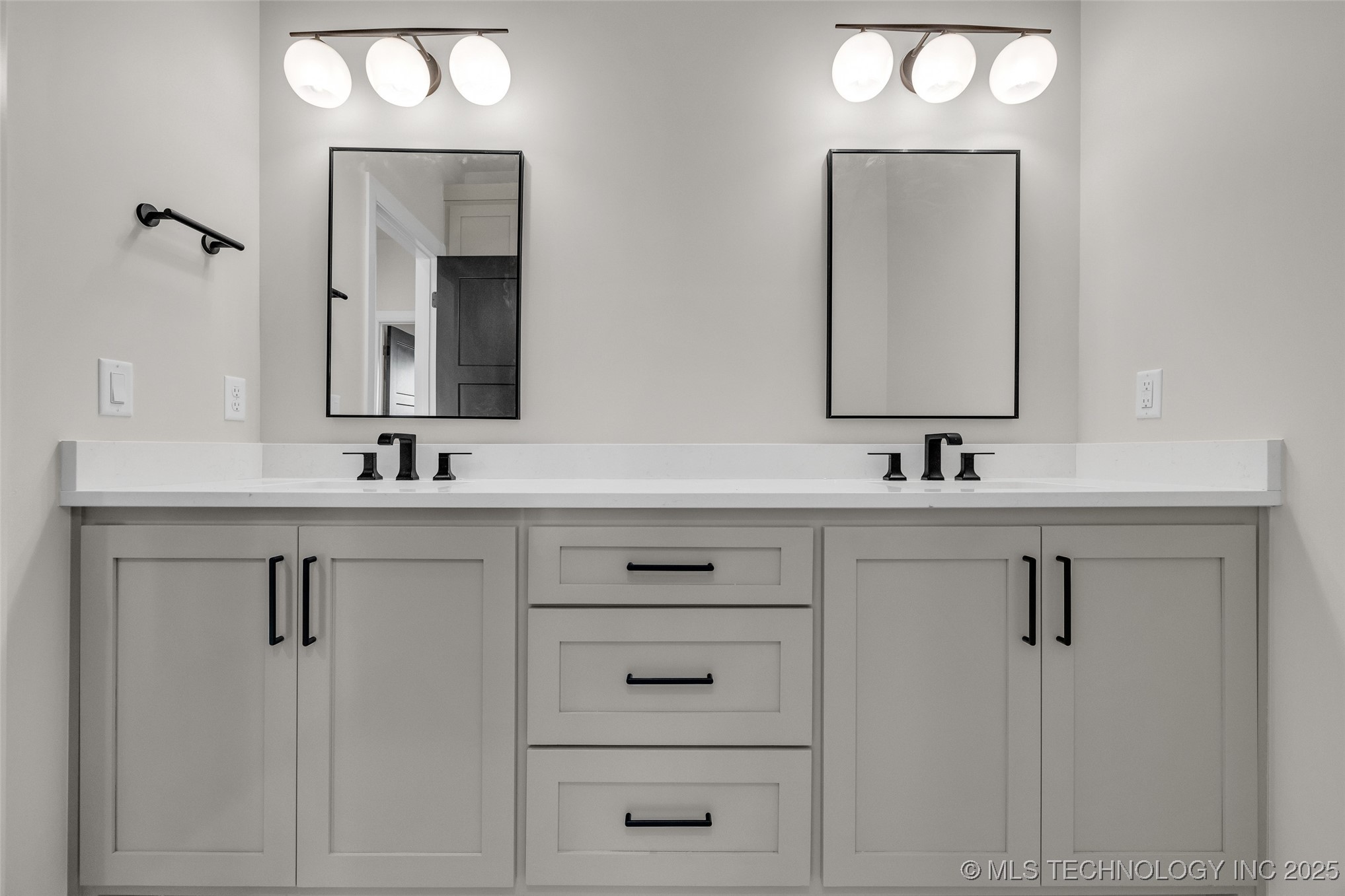 12630 S Granite Avenue Property Photo 28