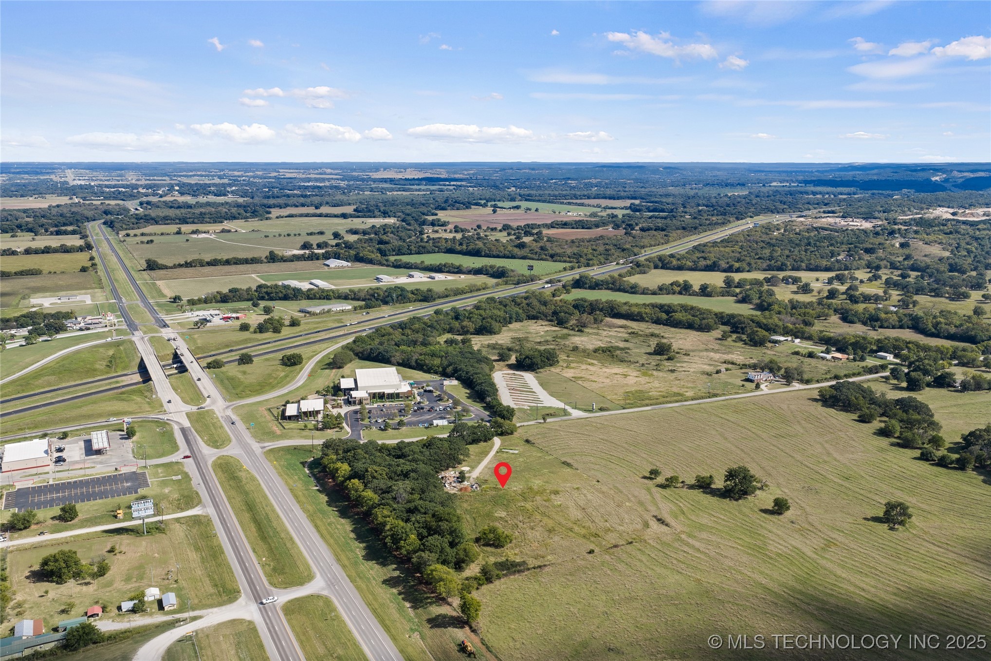 100 N Colbert Property Photo 3