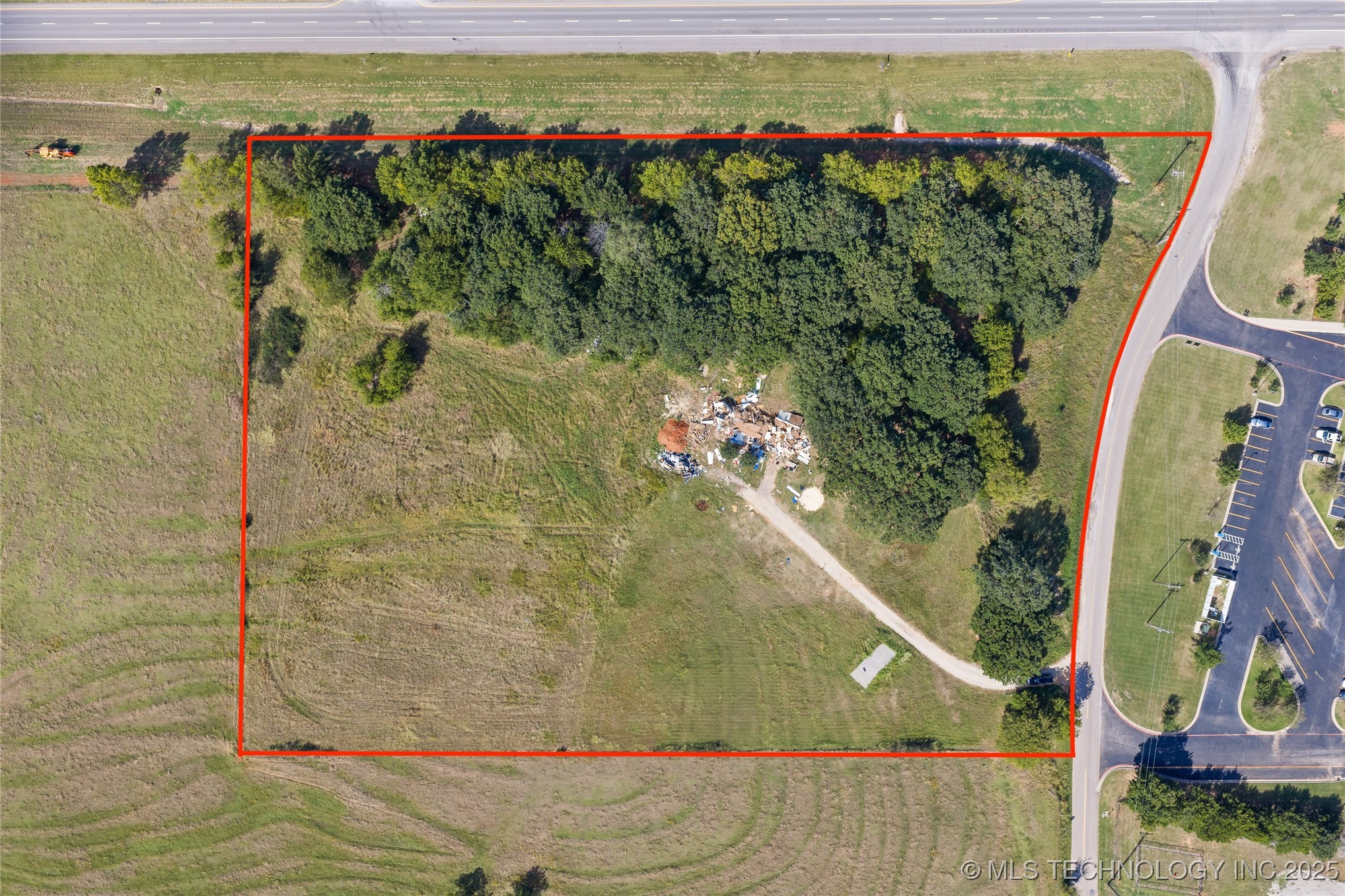 100 N Colbert Property Photo 4