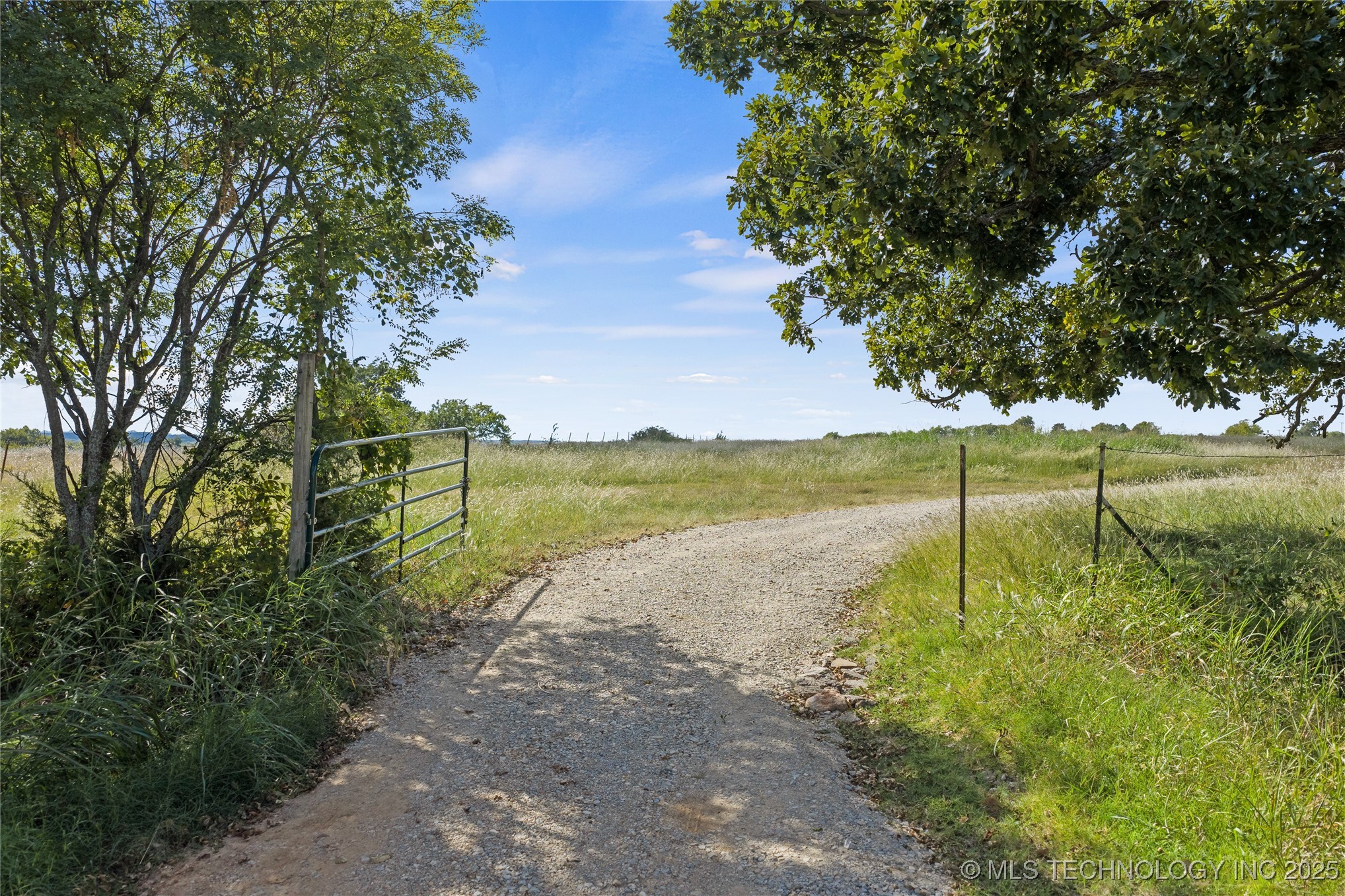 100 N Colbert Property Photo 5