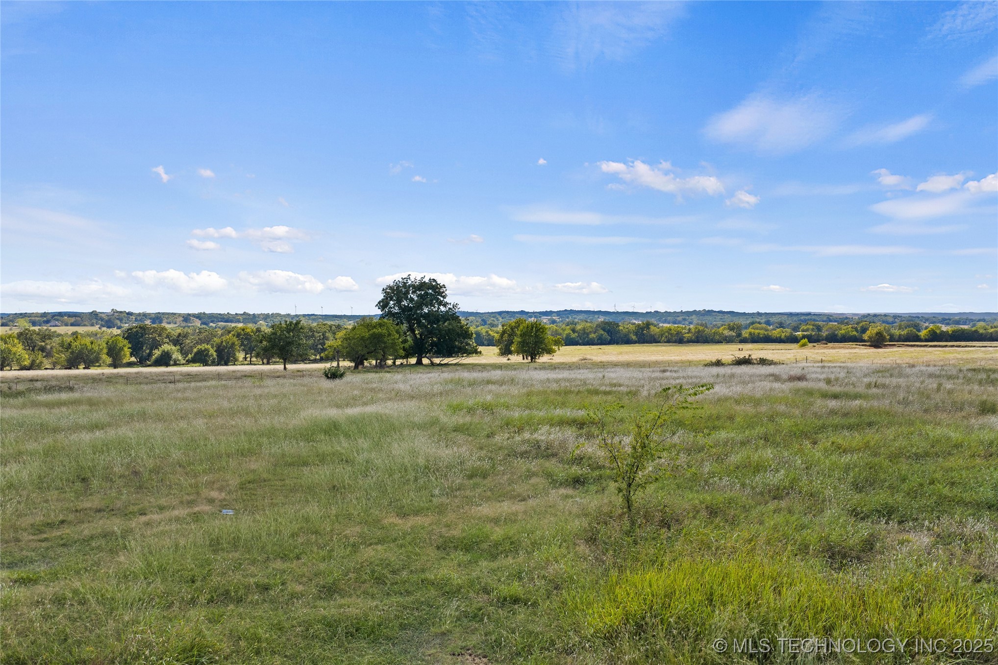 100 N Colbert Property Photo 8