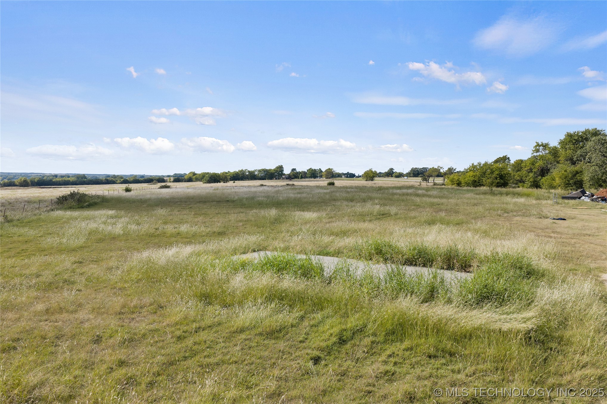 100 N Colbert Property Photo 9