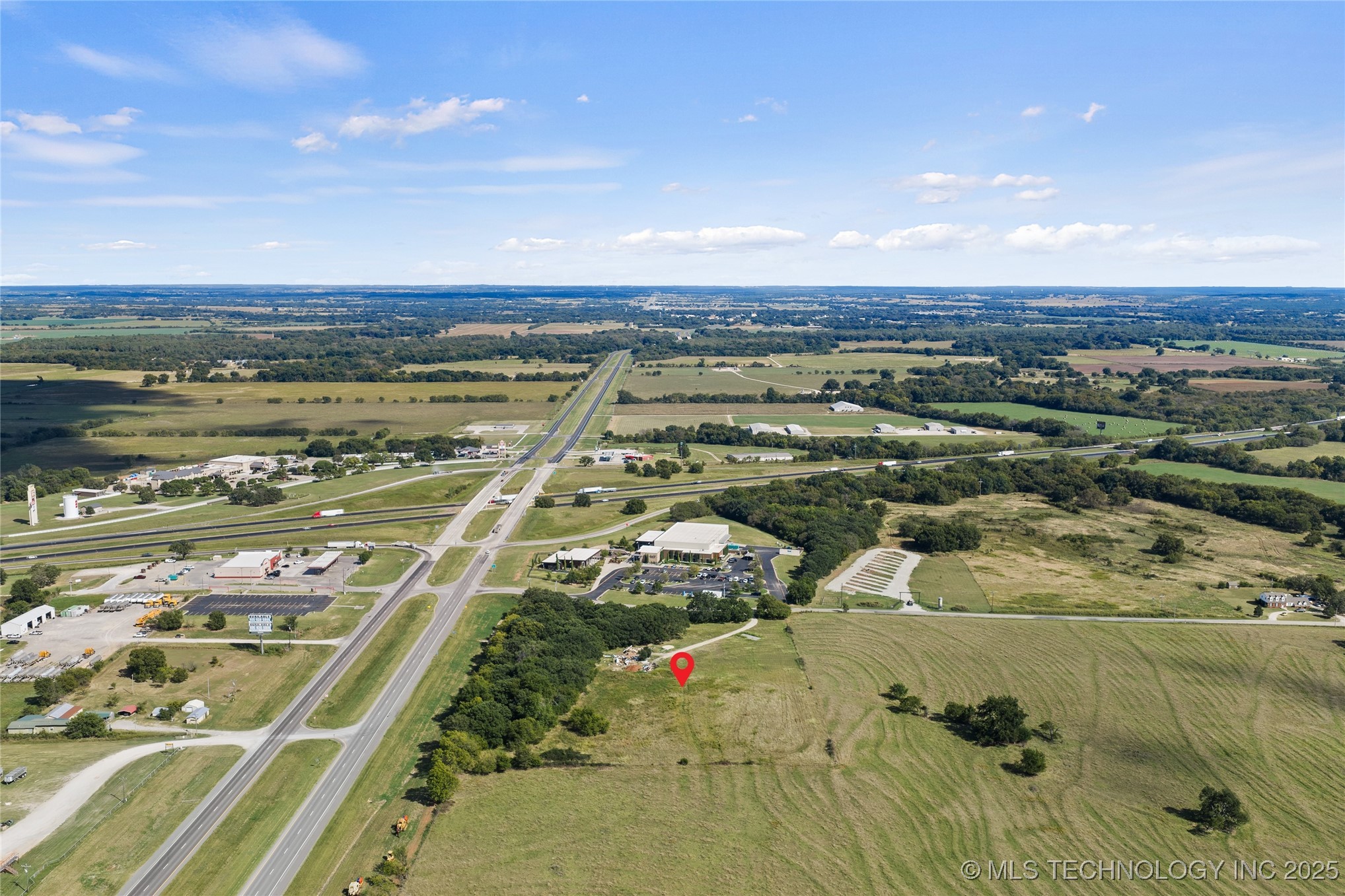 100 N Colbert Property Photo 11