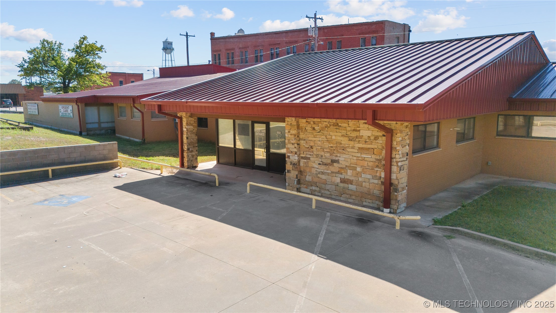 116 E Robert S Kerr Boulevard Property Photo 1