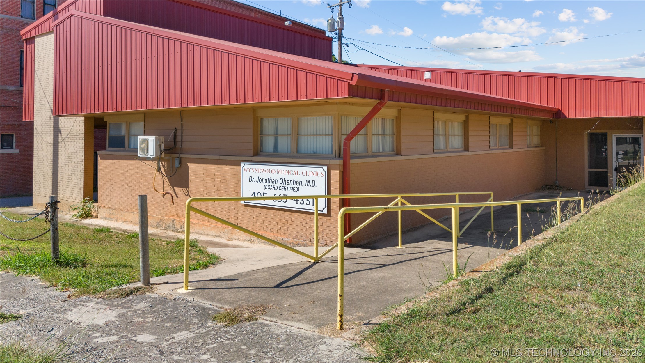 116 E Robert S Kerr Boulevard Property Photo 4