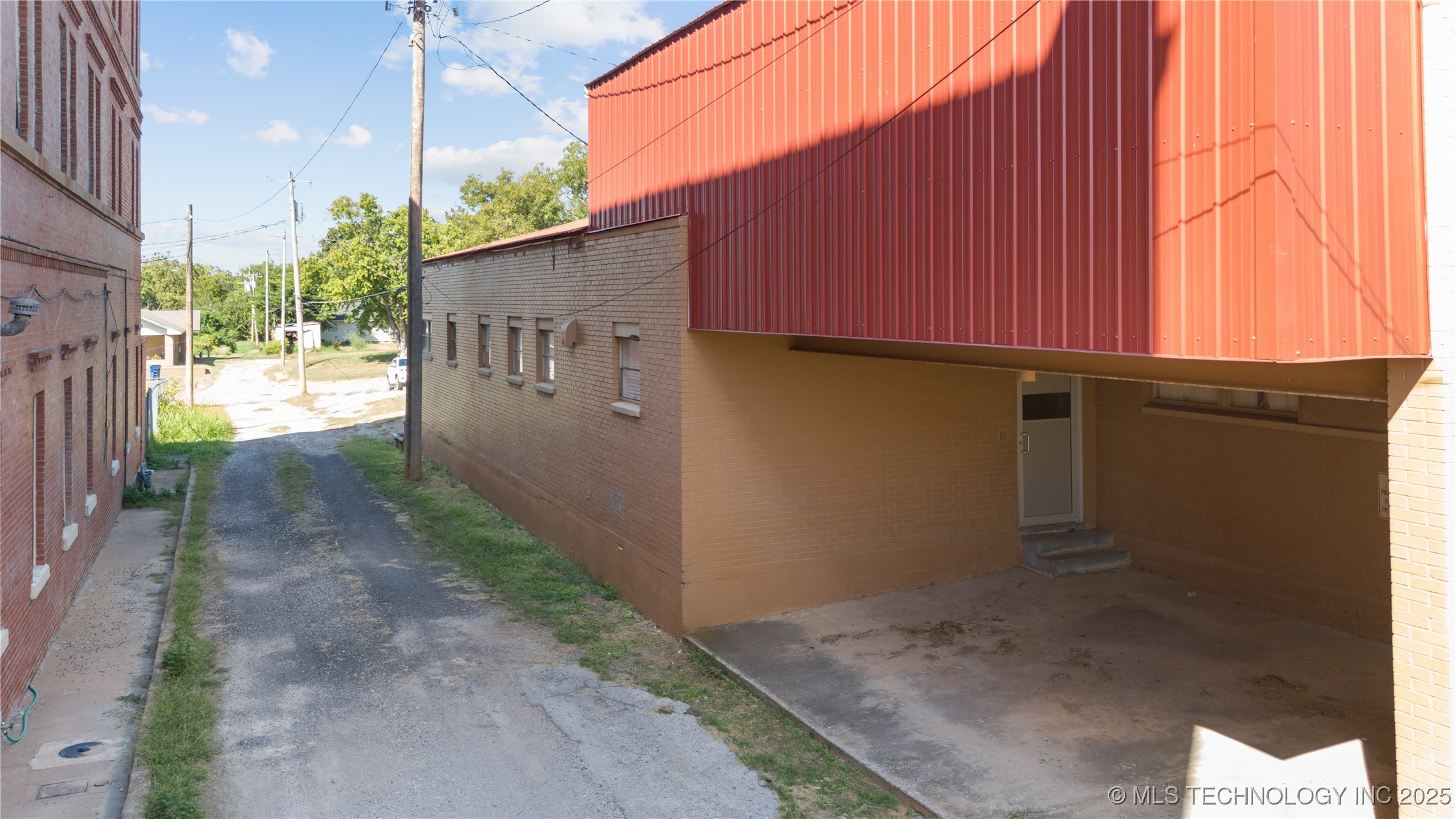 116 E Robert S Kerr Boulevard Property Photo 5