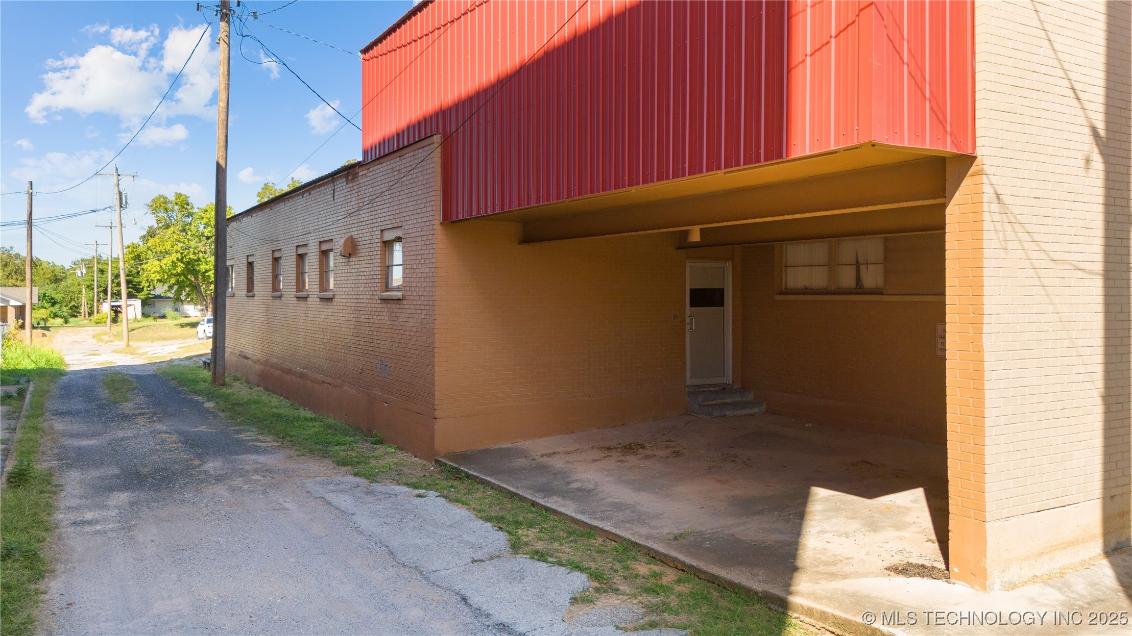 116 E Robert S Kerr Boulevard Property Photo 6