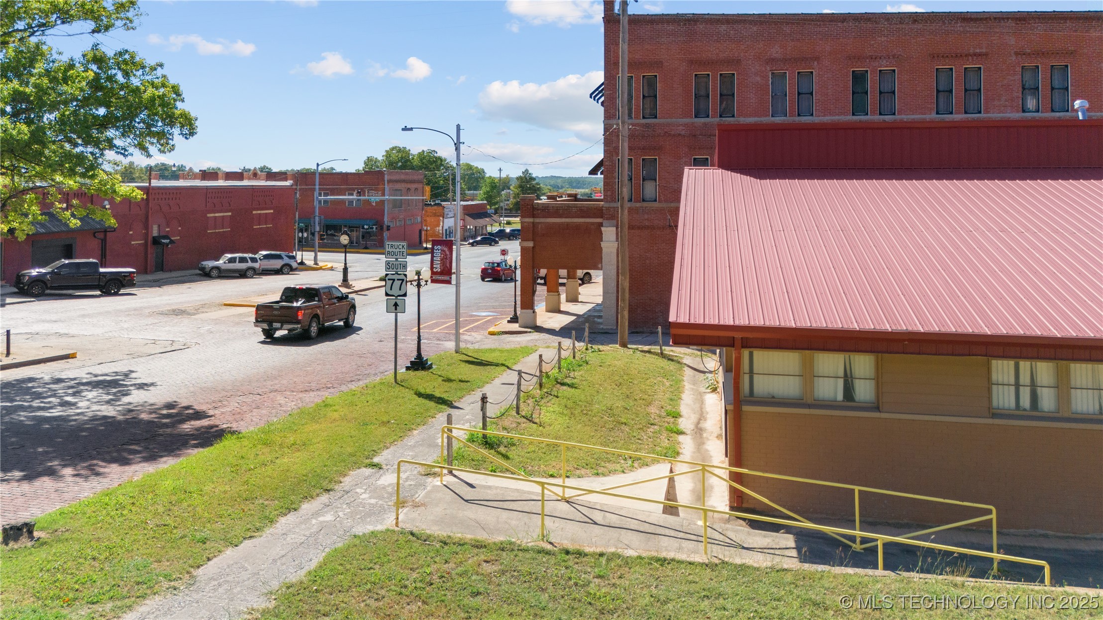 116 E Robert S Kerr Boulevard Property Photo 7