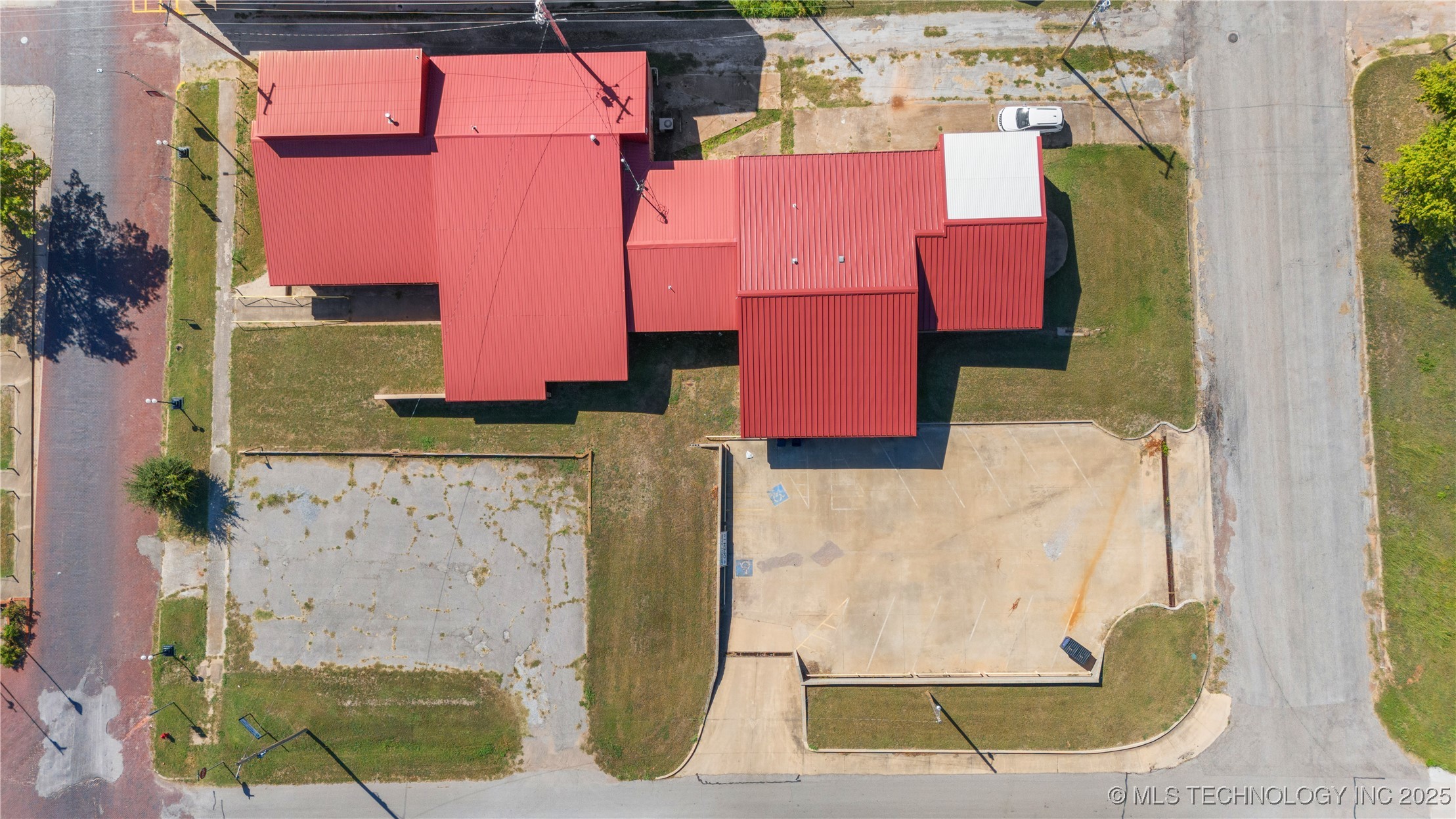 116 E Robert S Kerr Boulevard Property Photo 8