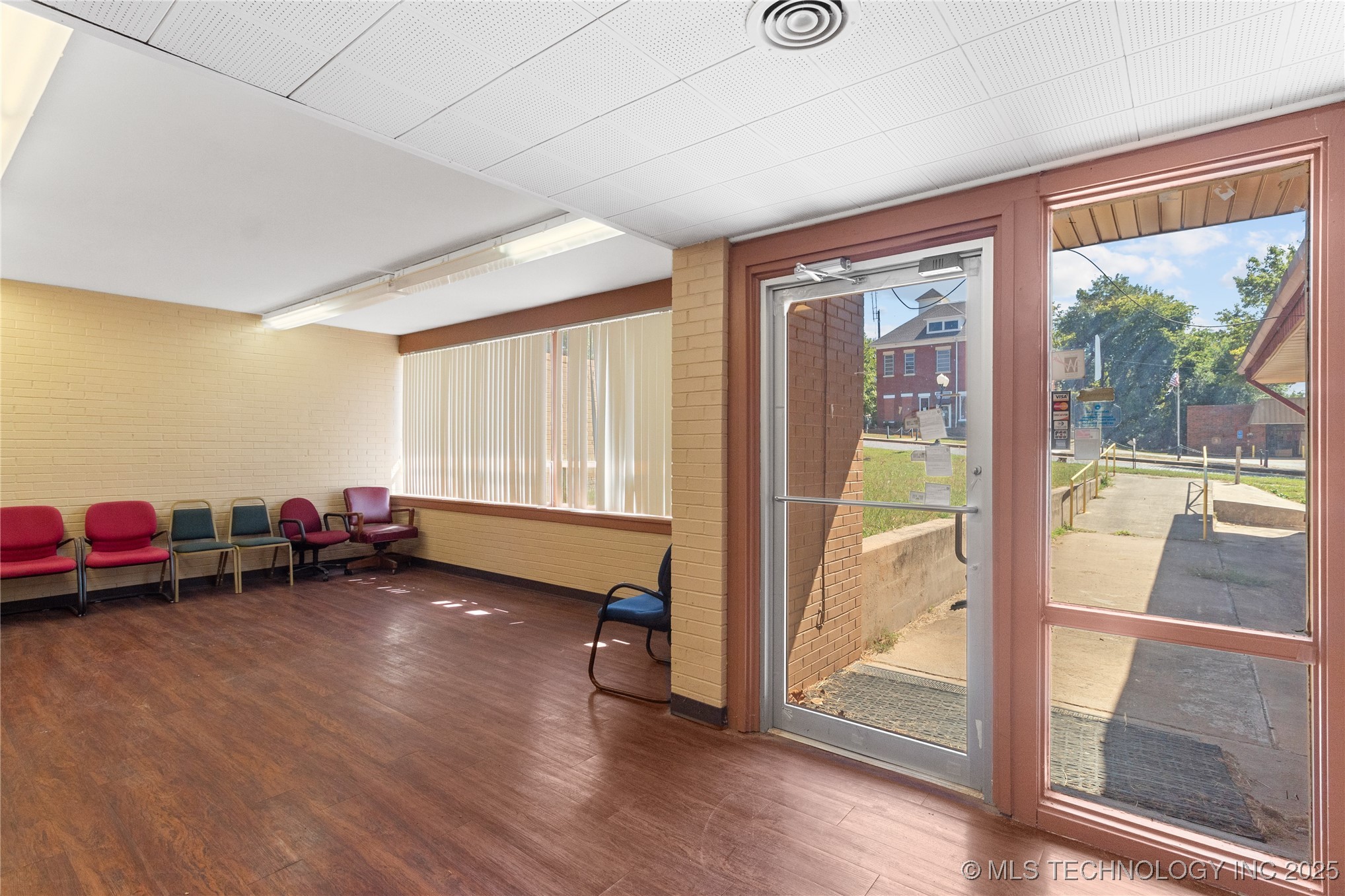 116 E Robert S Kerr Boulevard Property Photo 9