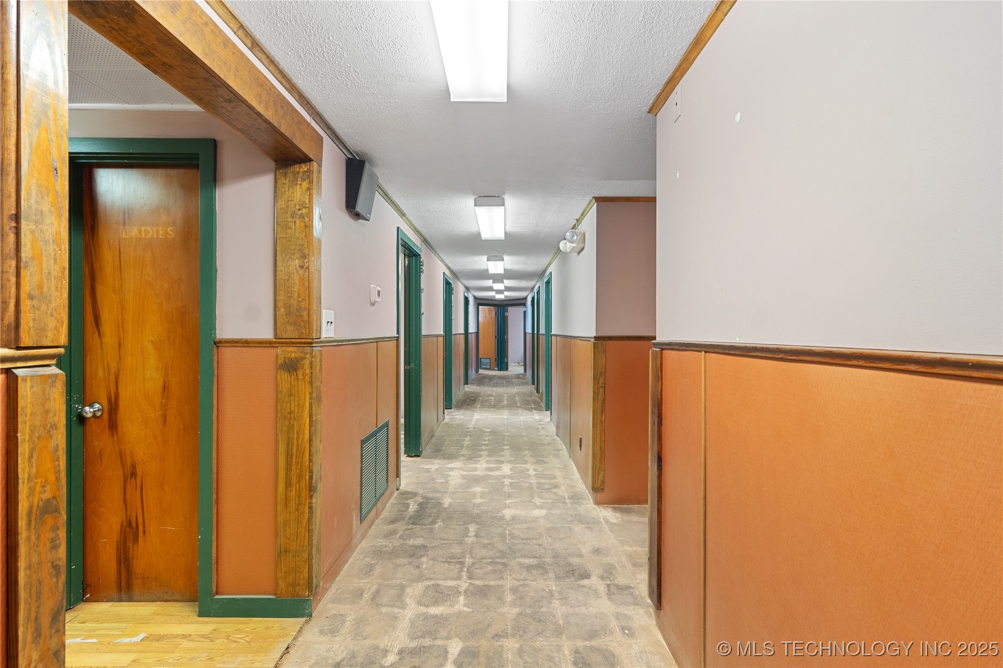 116 E Robert S Kerr Boulevard Property Photo 13