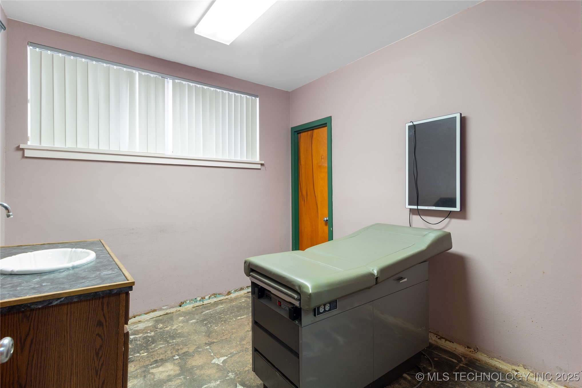 116 E Robert S Kerr Boulevard Property Photo 17