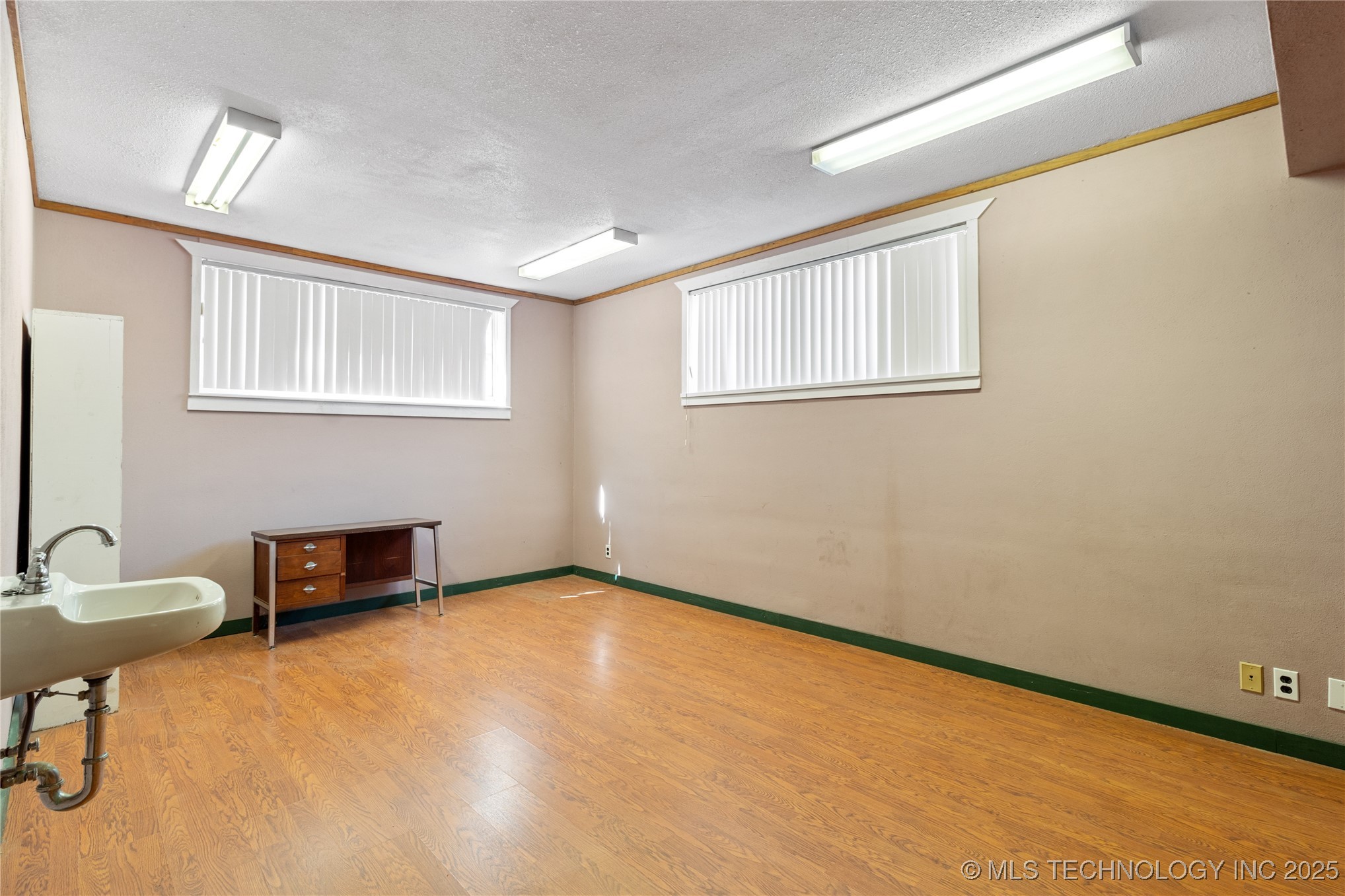 116 E Robert S Kerr Boulevard Property Photo 28