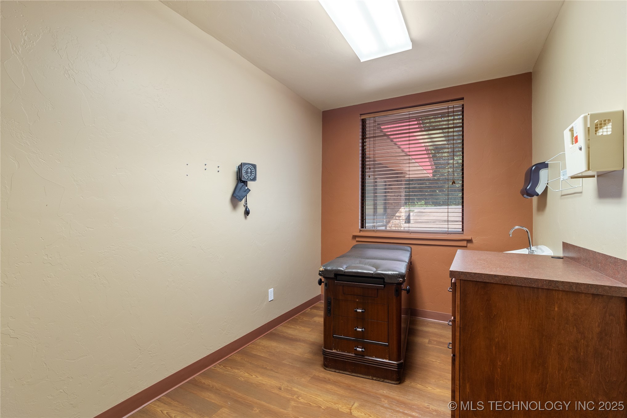 116 E Robert S Kerr Boulevard Property Photo 32