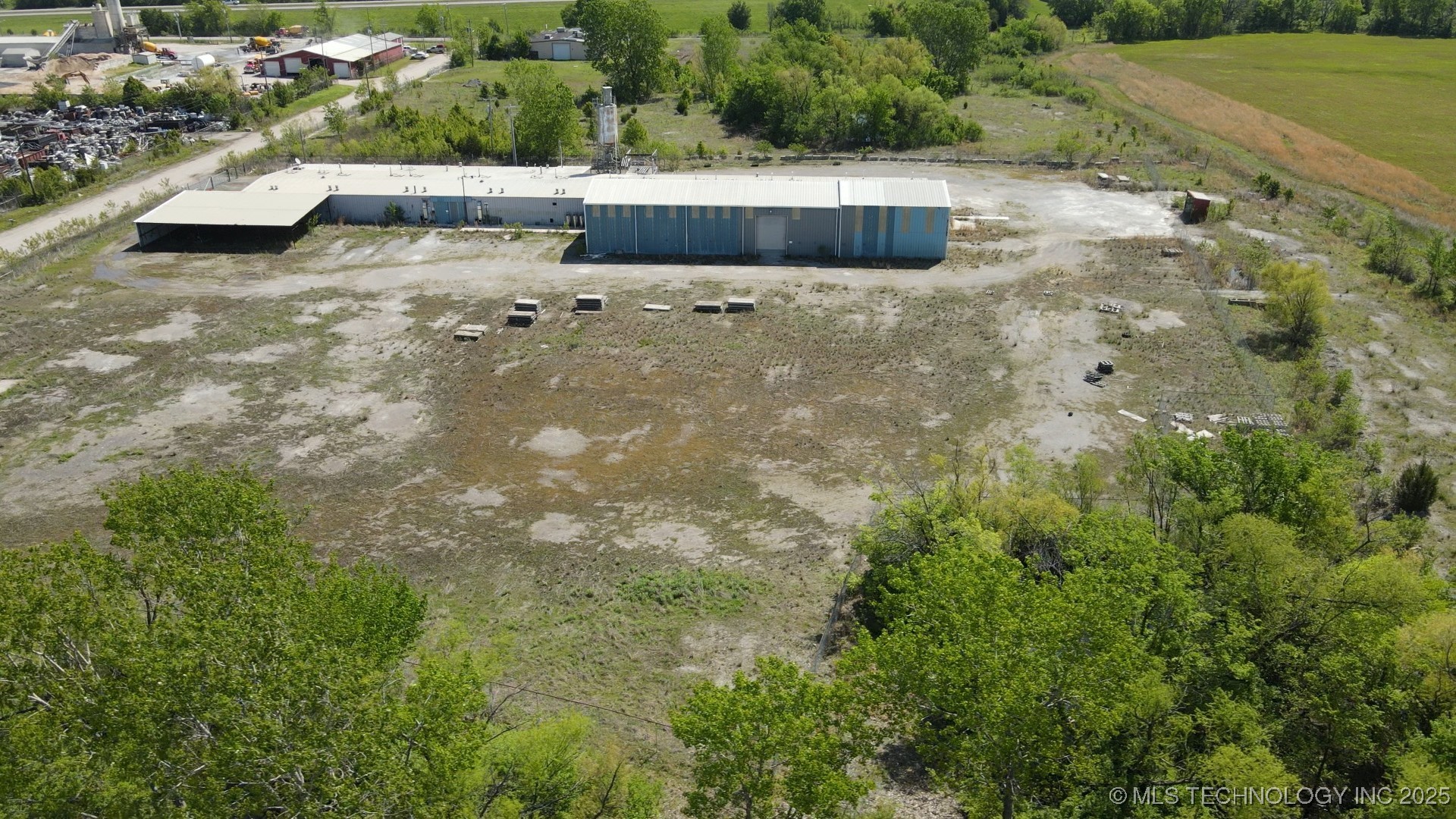 611 Azalea Drive Property Photo 3