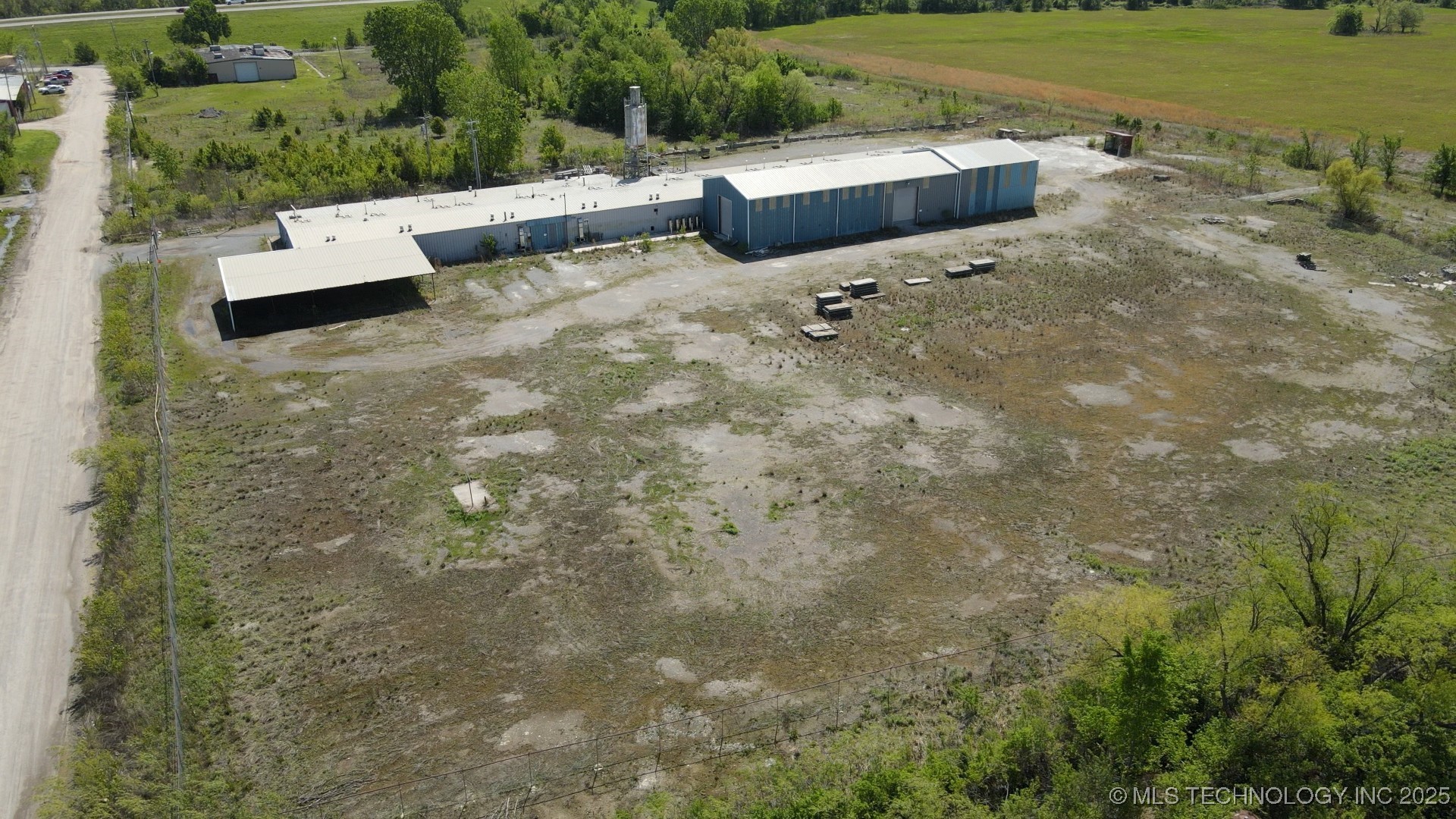 611 Azalea Drive Property Photo 4