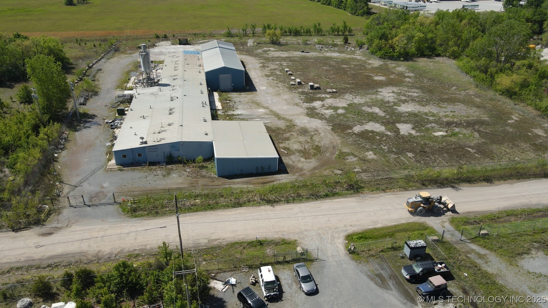 611 Azalea Drive Property Photo 5