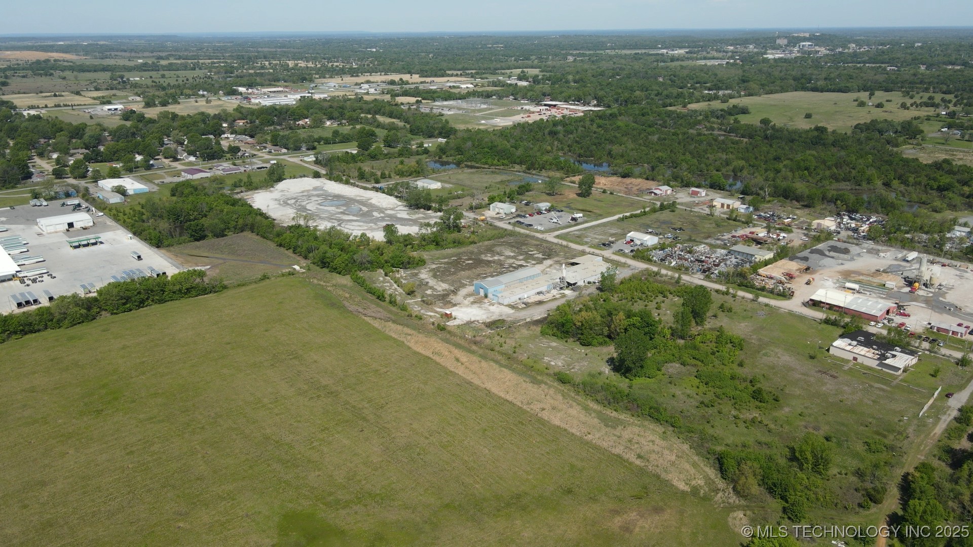 611 Azalea Drive Property Photo 23