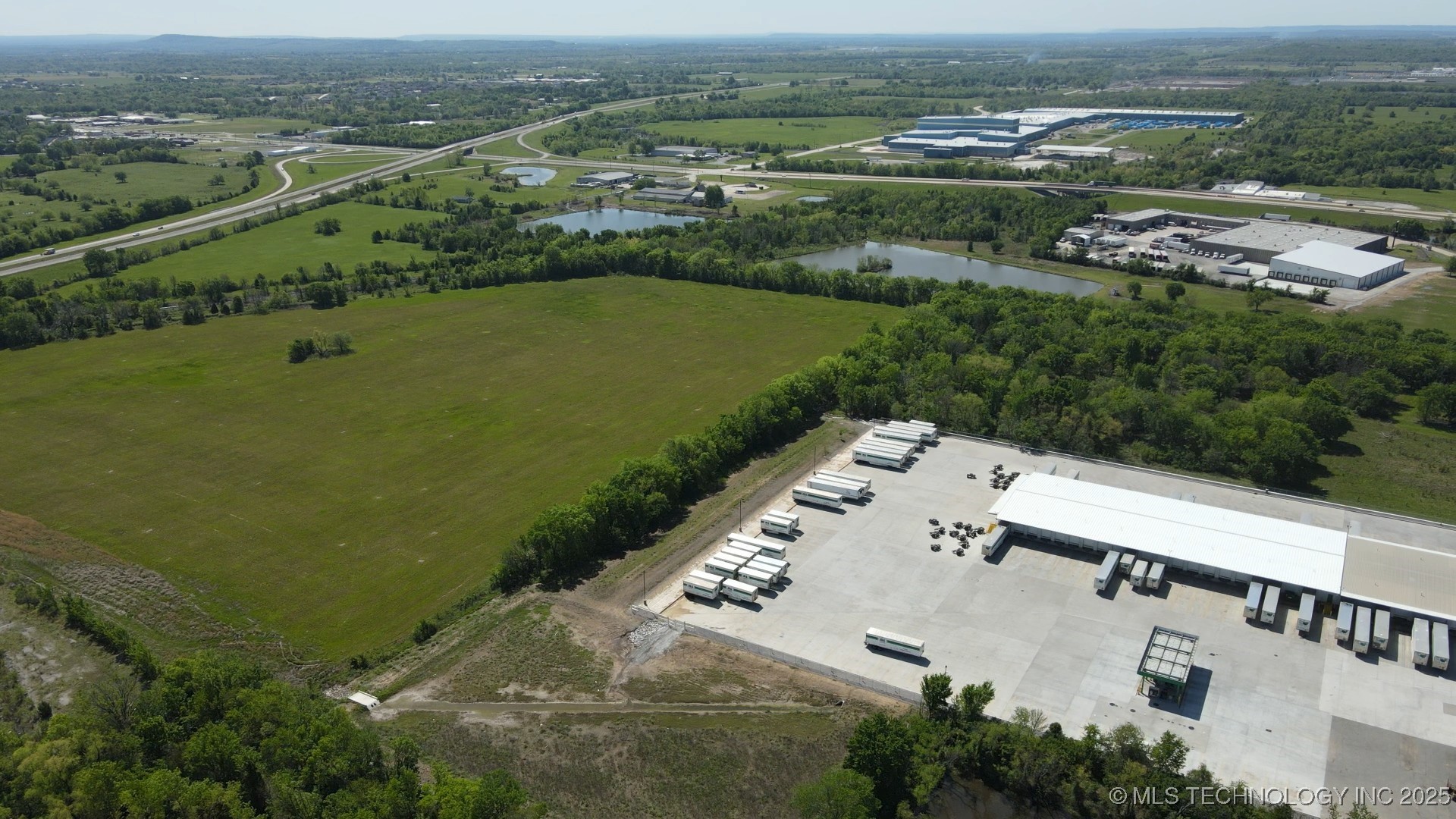 611 Azalea Drive Property Photo 28