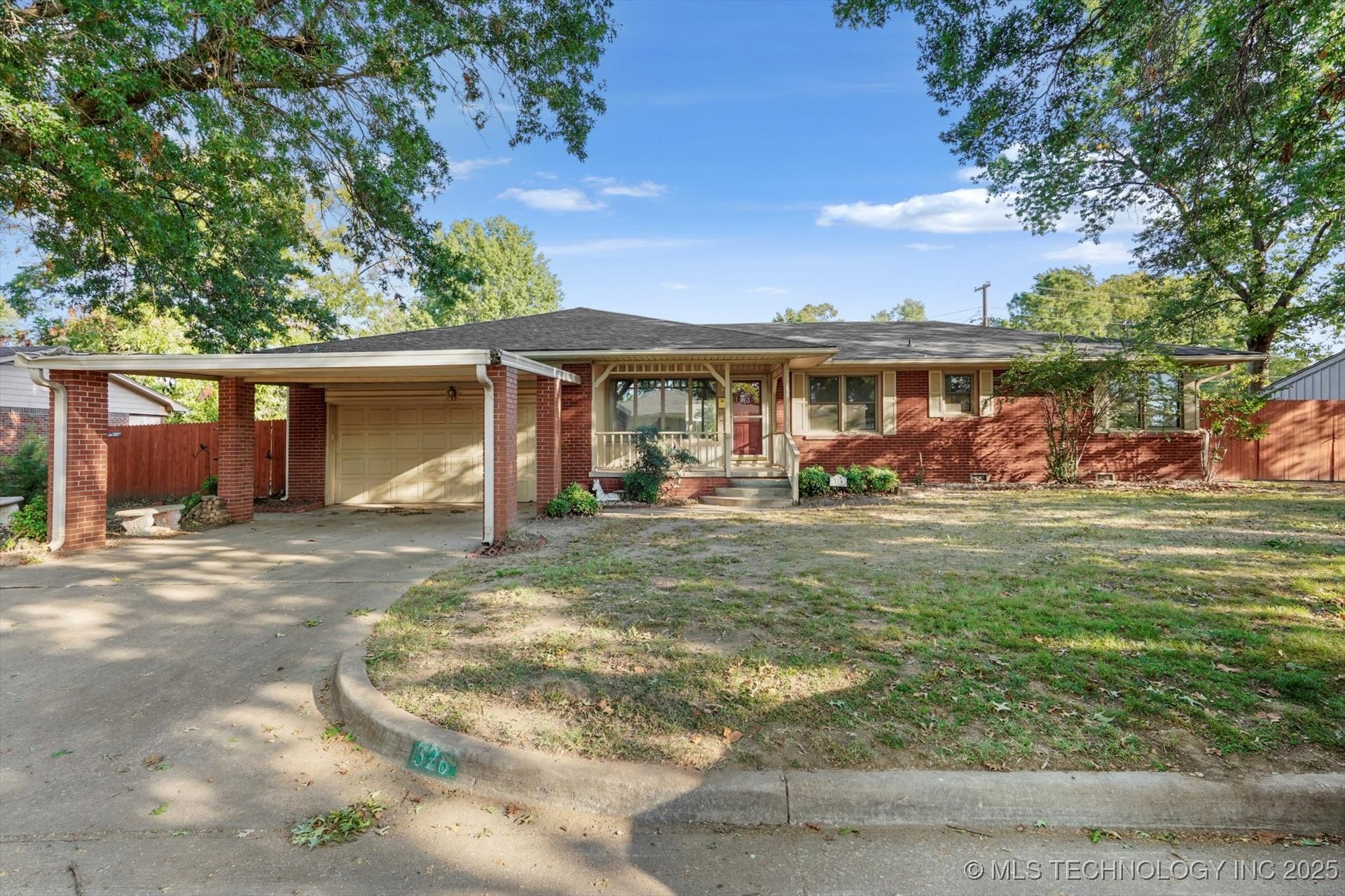 326 E 15th Street Property Photo 1