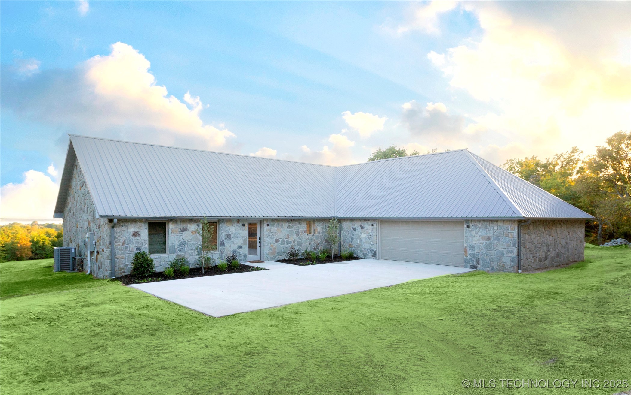 114501 S 4295 Road Property Photo 1