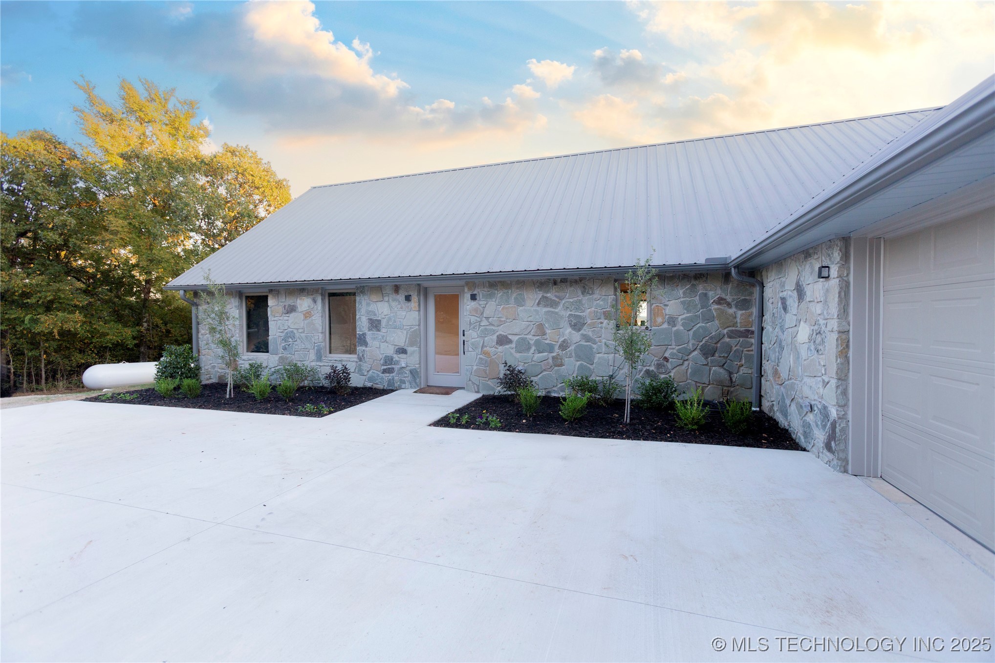 114501 S 4295 Road Property Photo 2