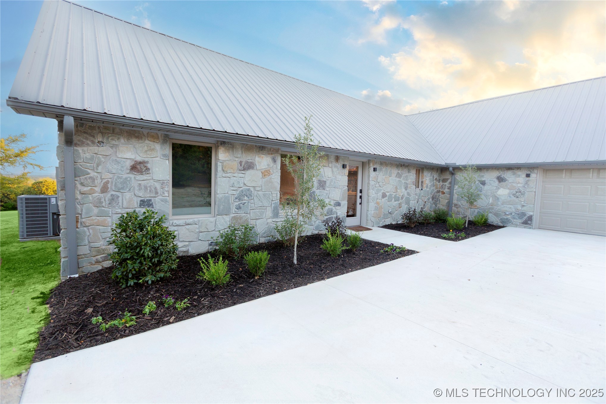 114501 S 4295 Road Property Photo 3