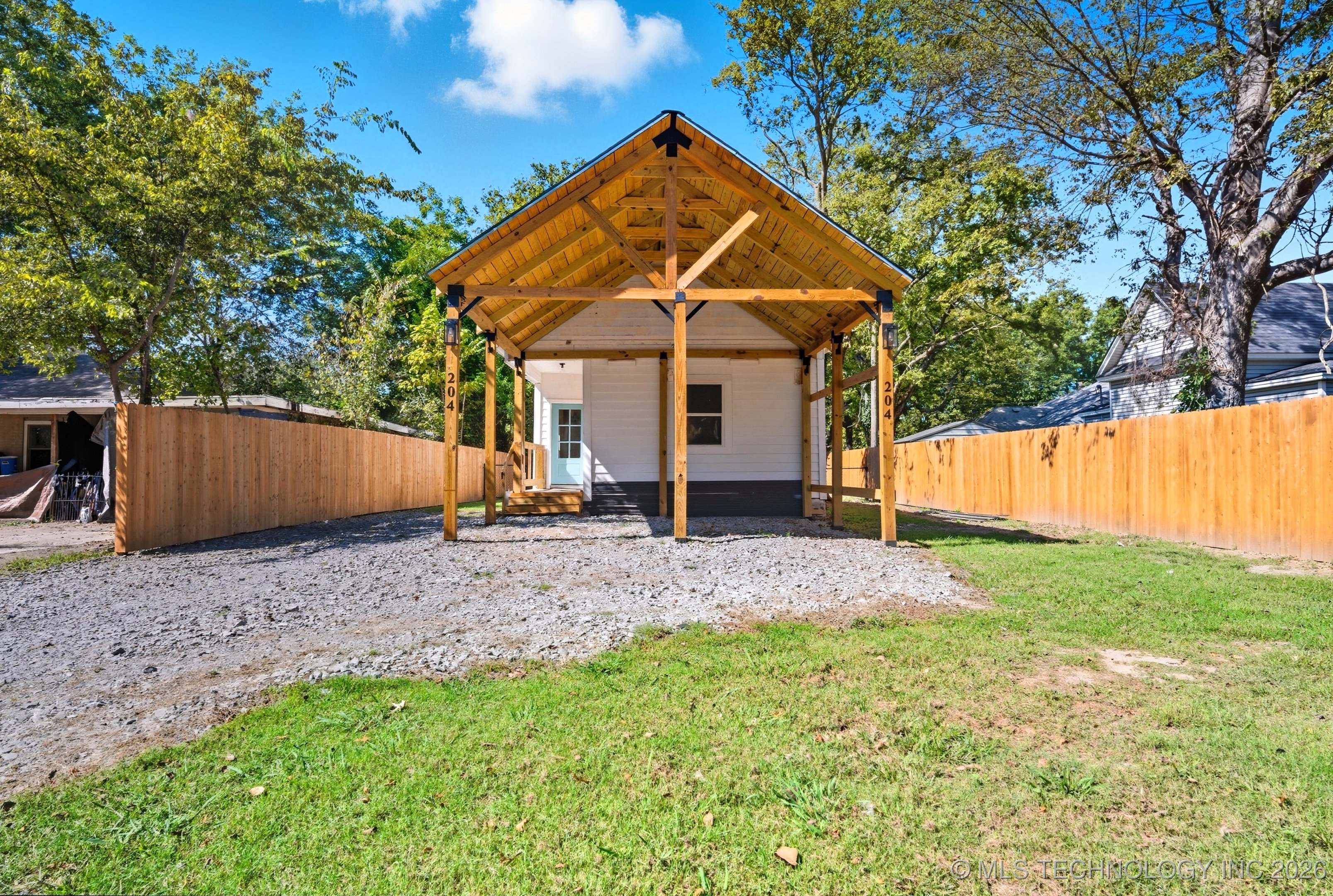 204 S Rowe Property Photo 1