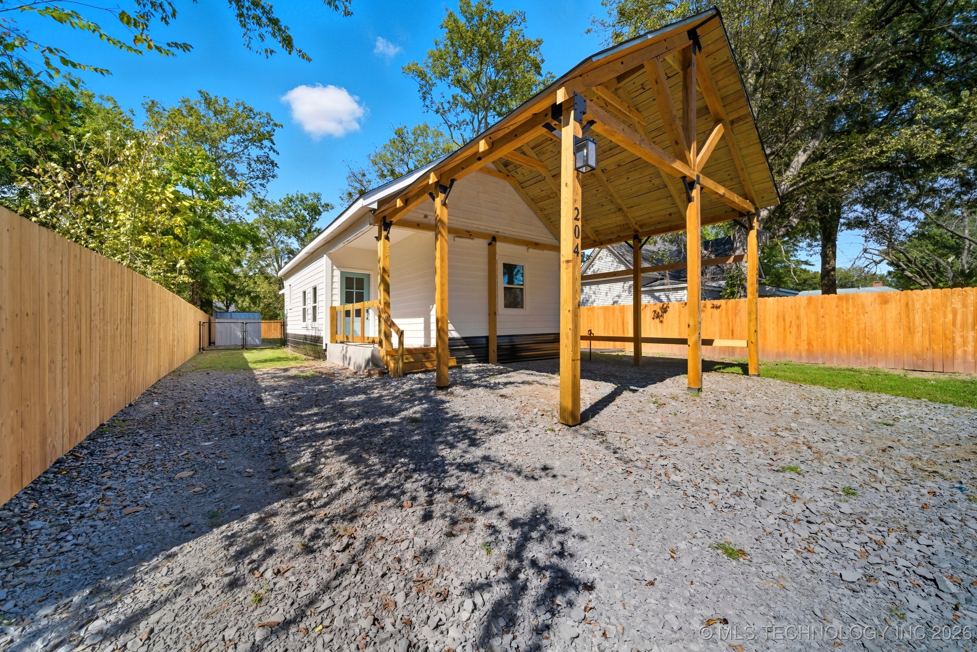 204 S Rowe Property Photo 2