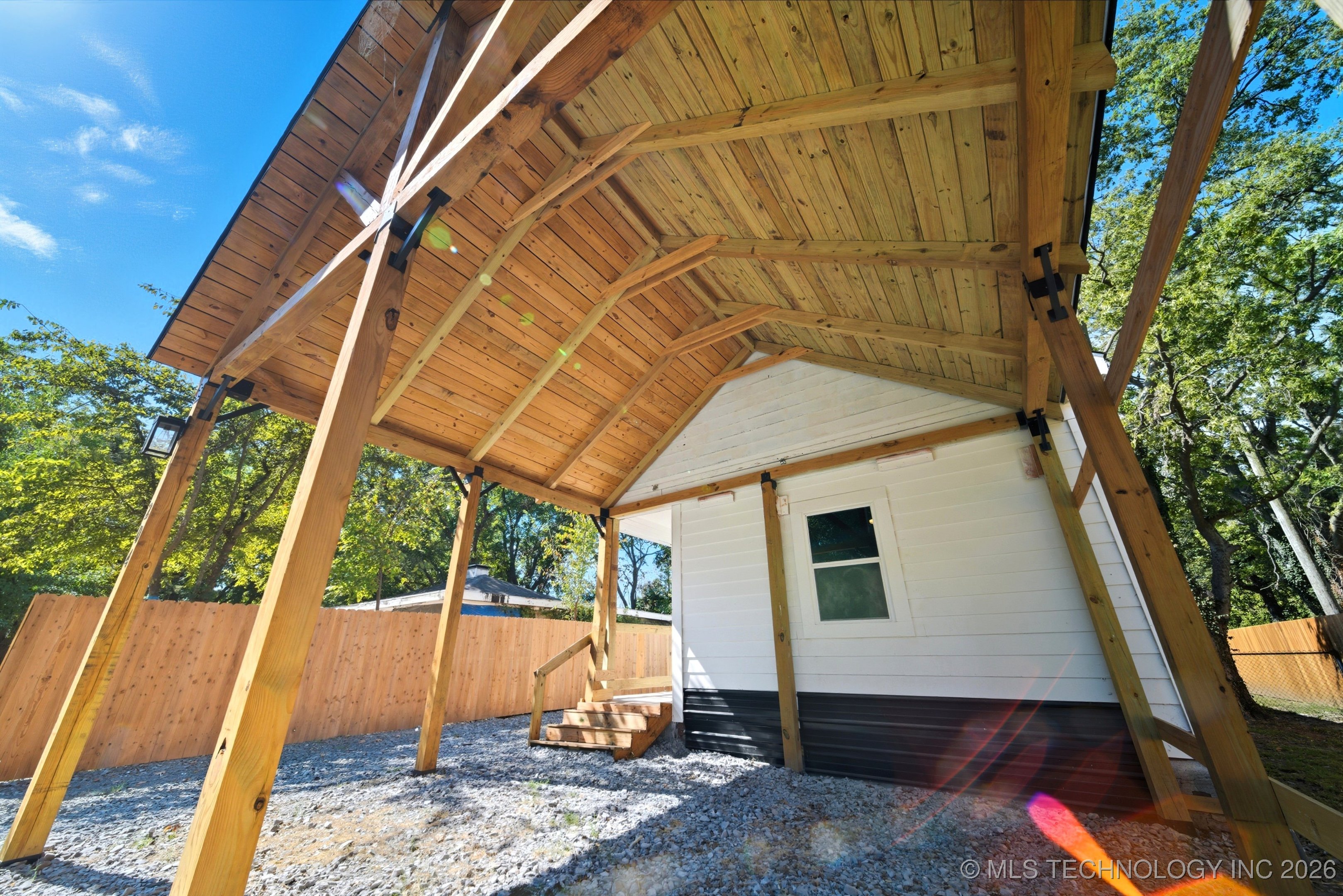 204 S Rowe Property Photo 4