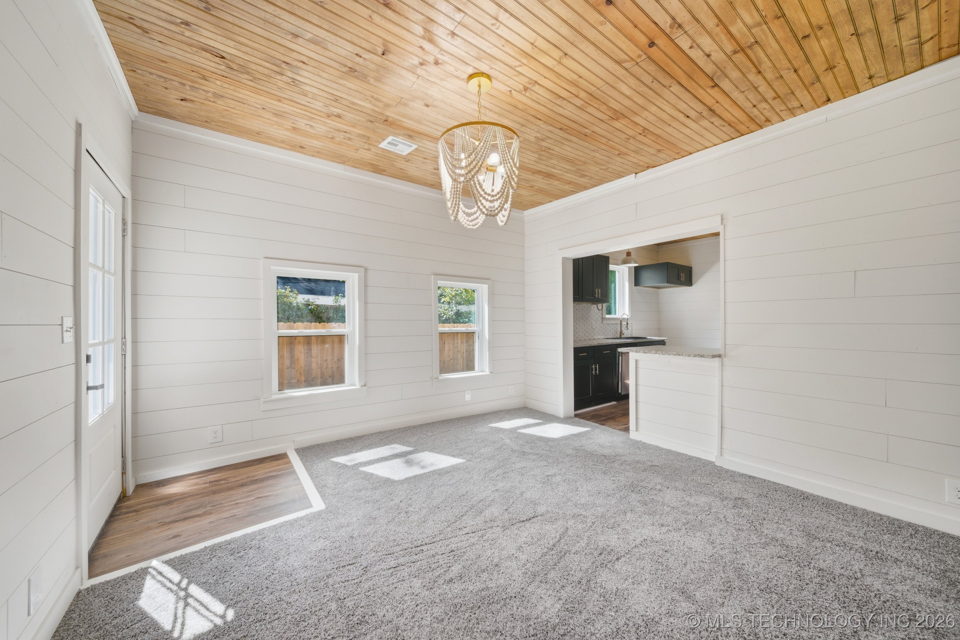 204 S Rowe Property Photo 7