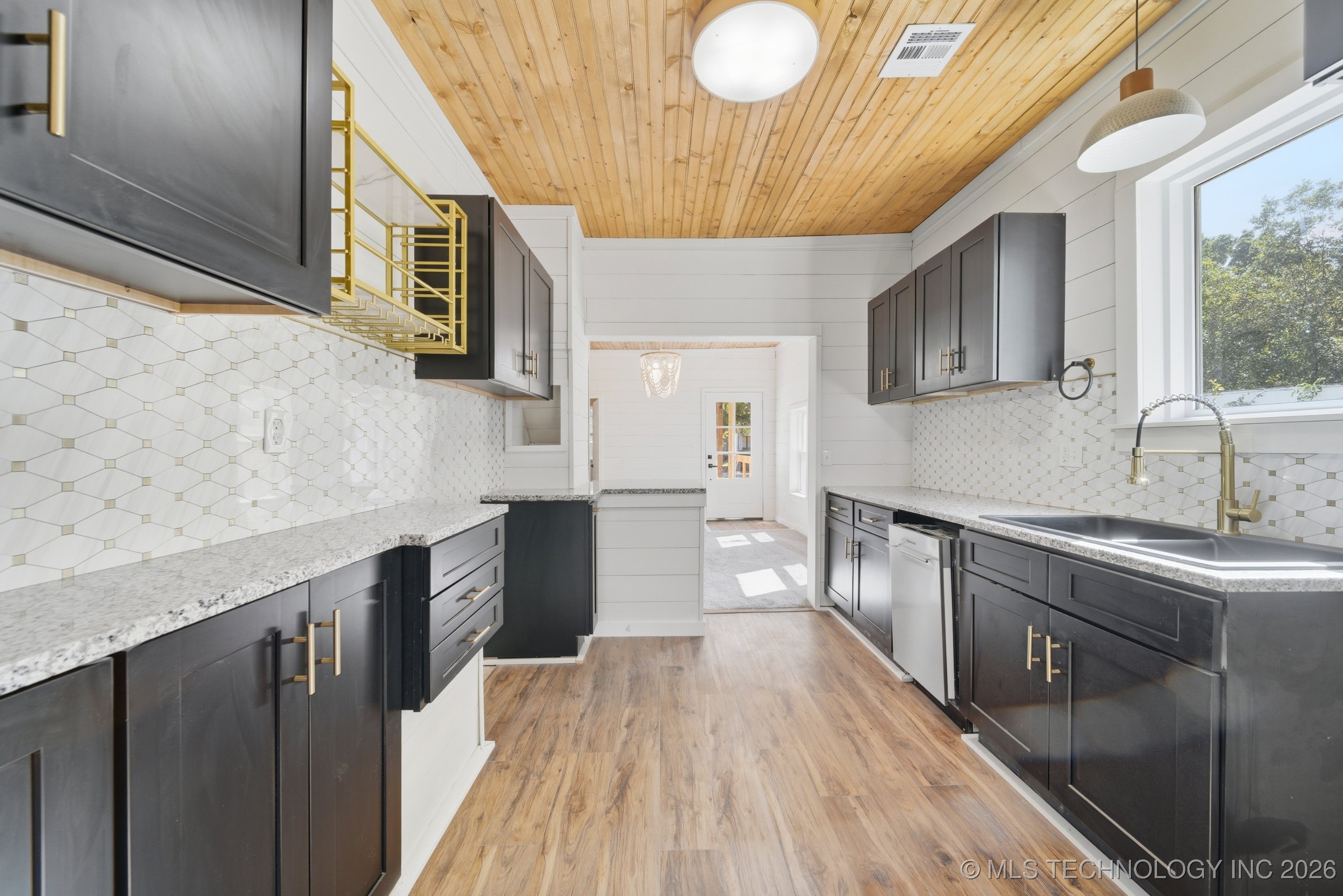 204 S Rowe Property Photo 10