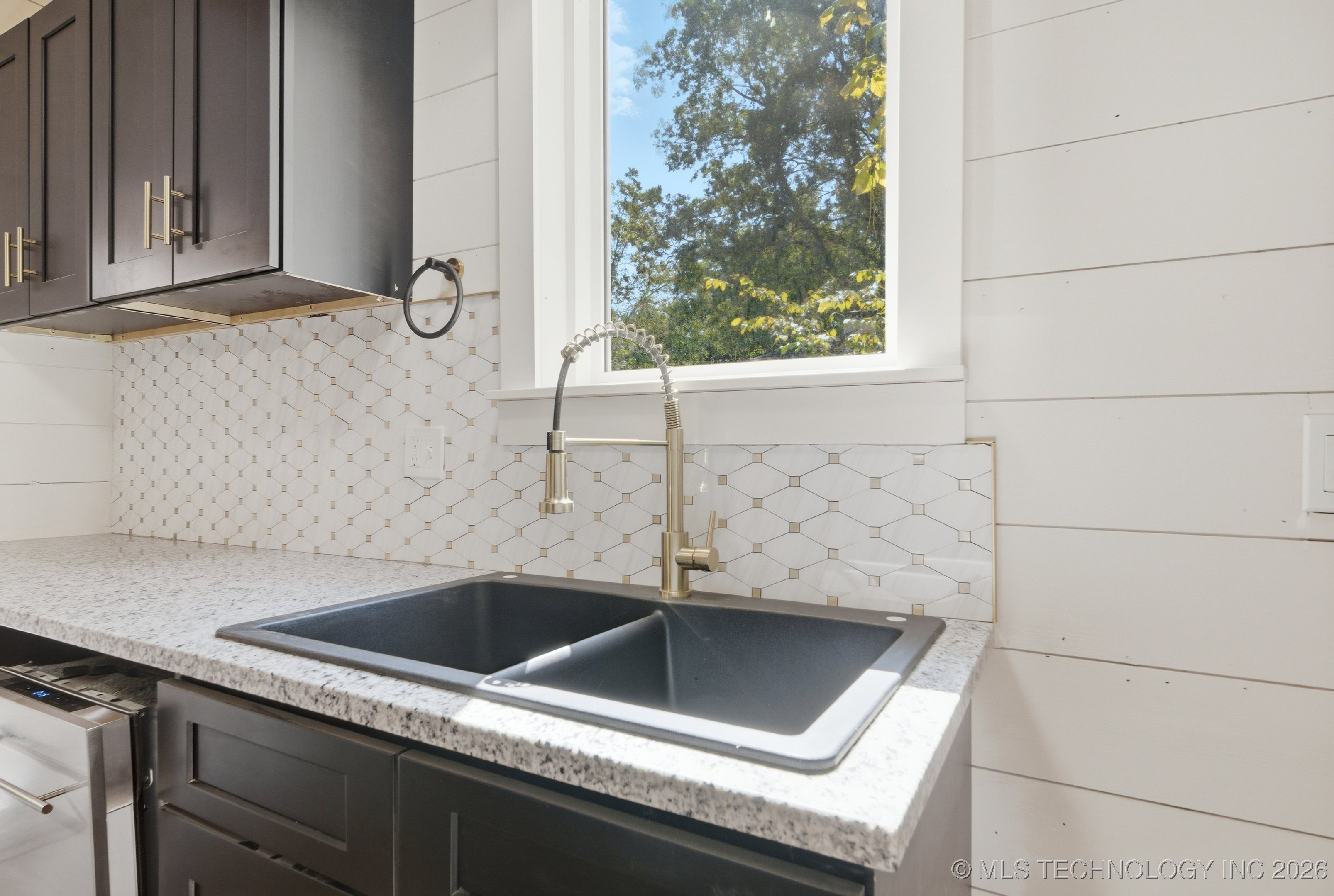 204 S Rowe Property Photo 12