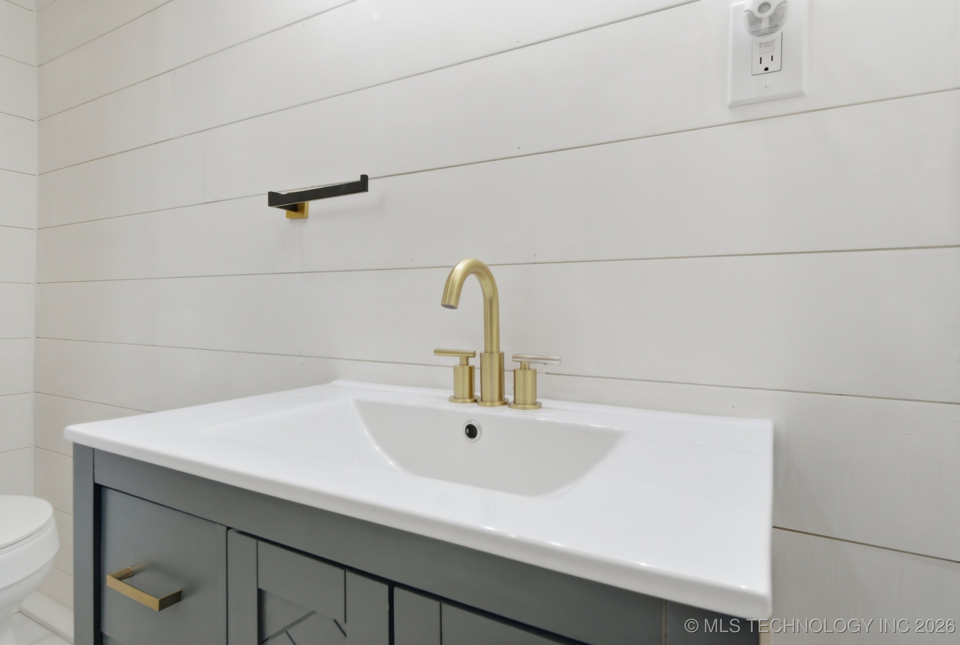 204 S Rowe Property Photo 16