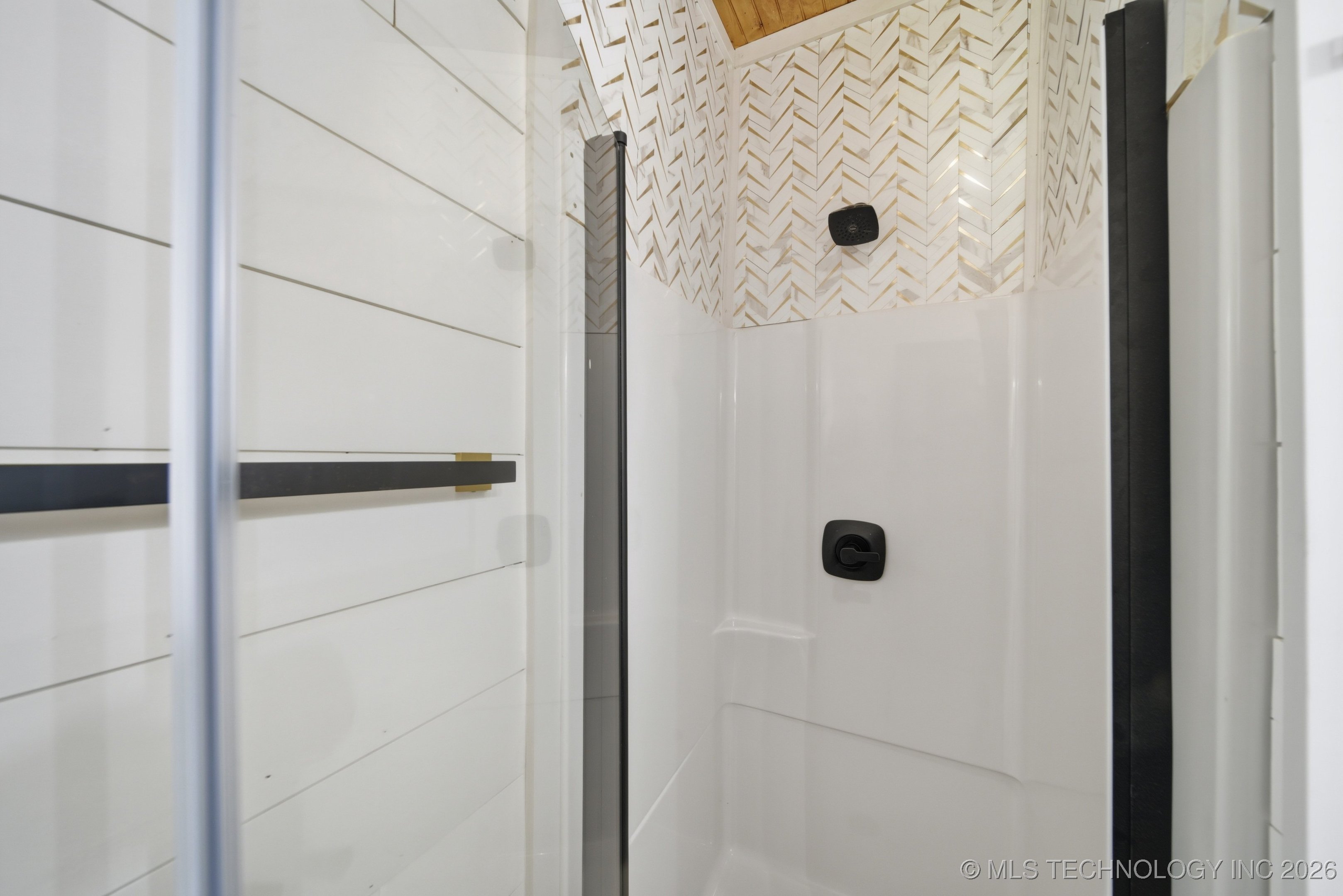 204 S Rowe Property Photo 17