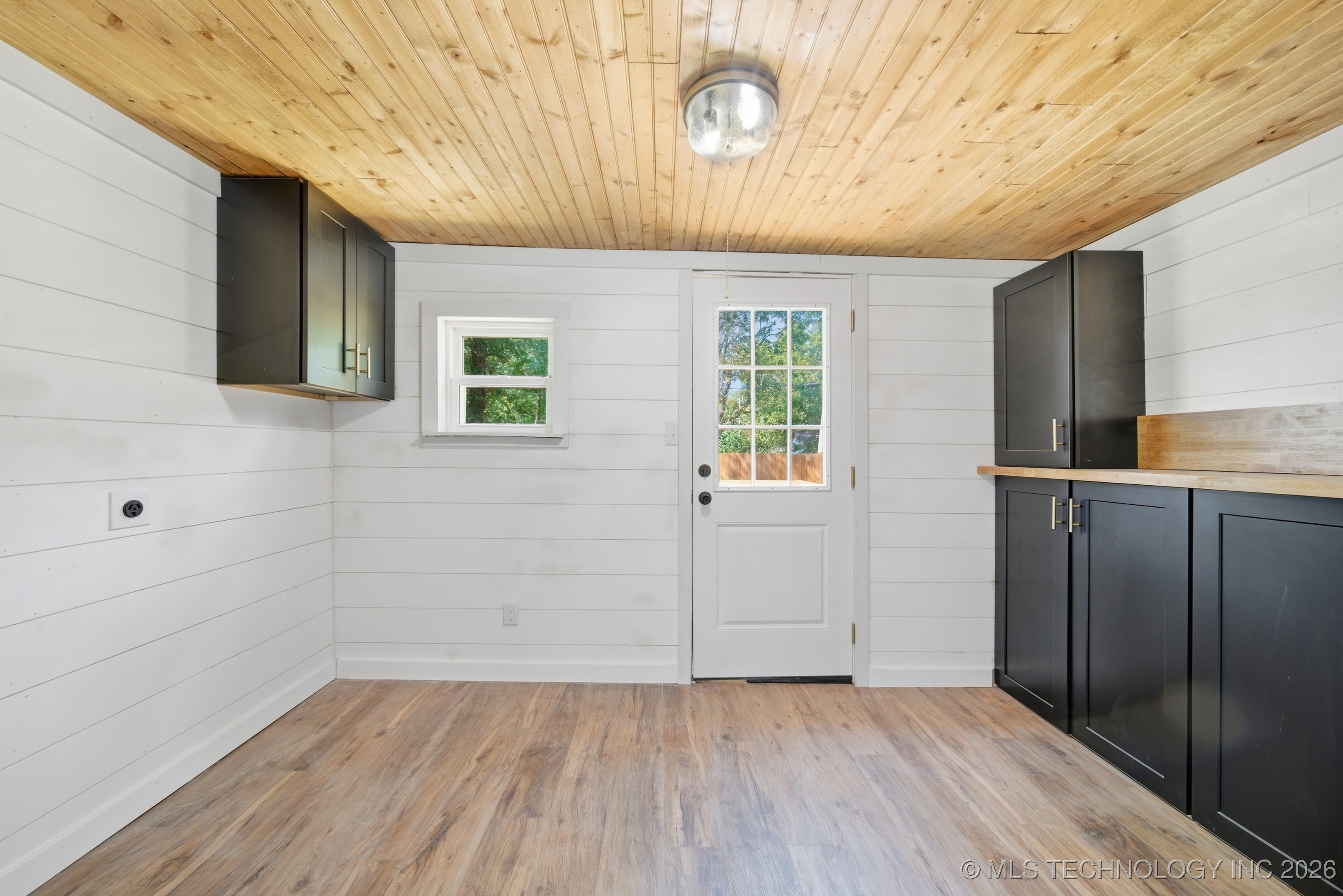 204 S Rowe Property Photo 21