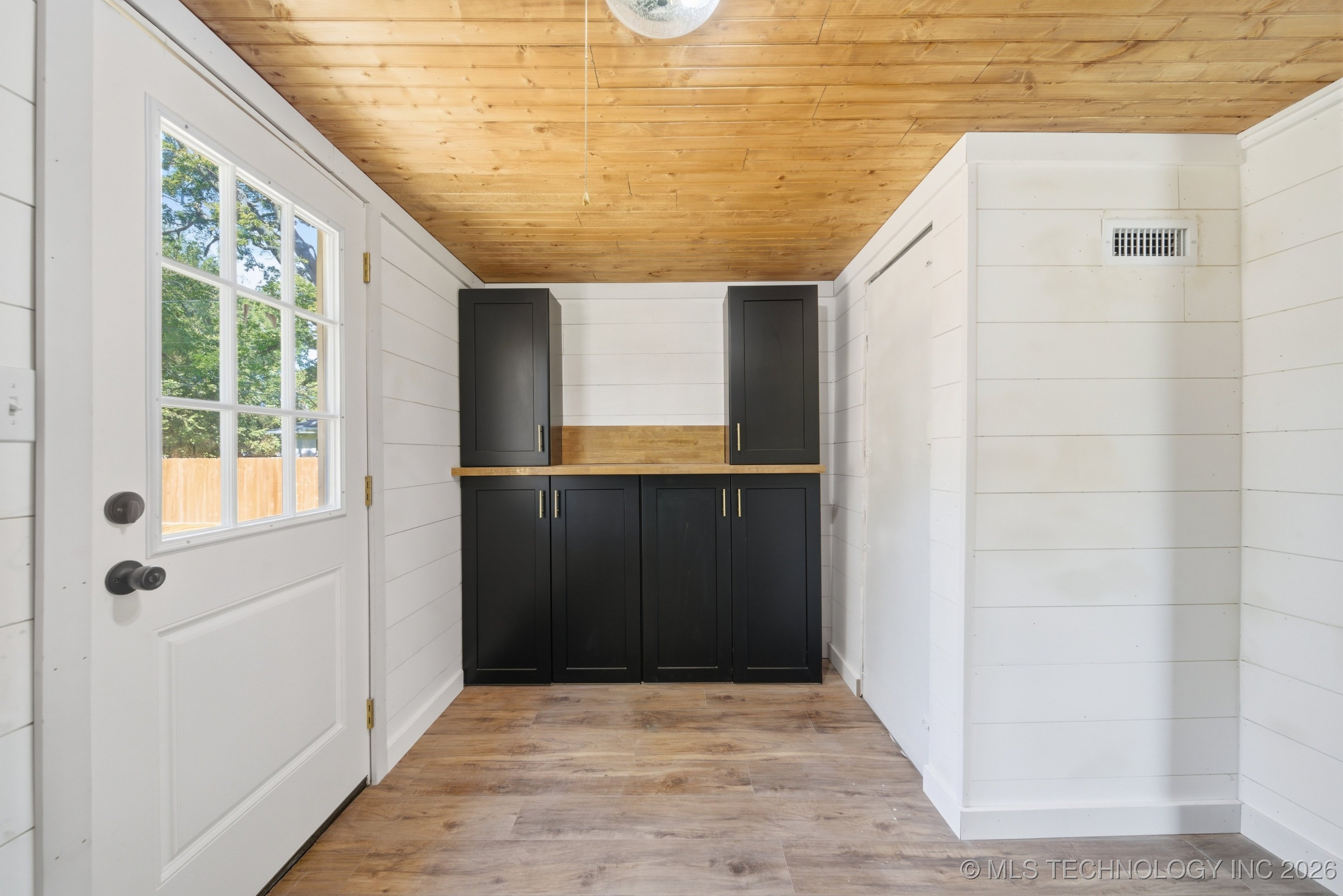 204 S Rowe Property Photo 22