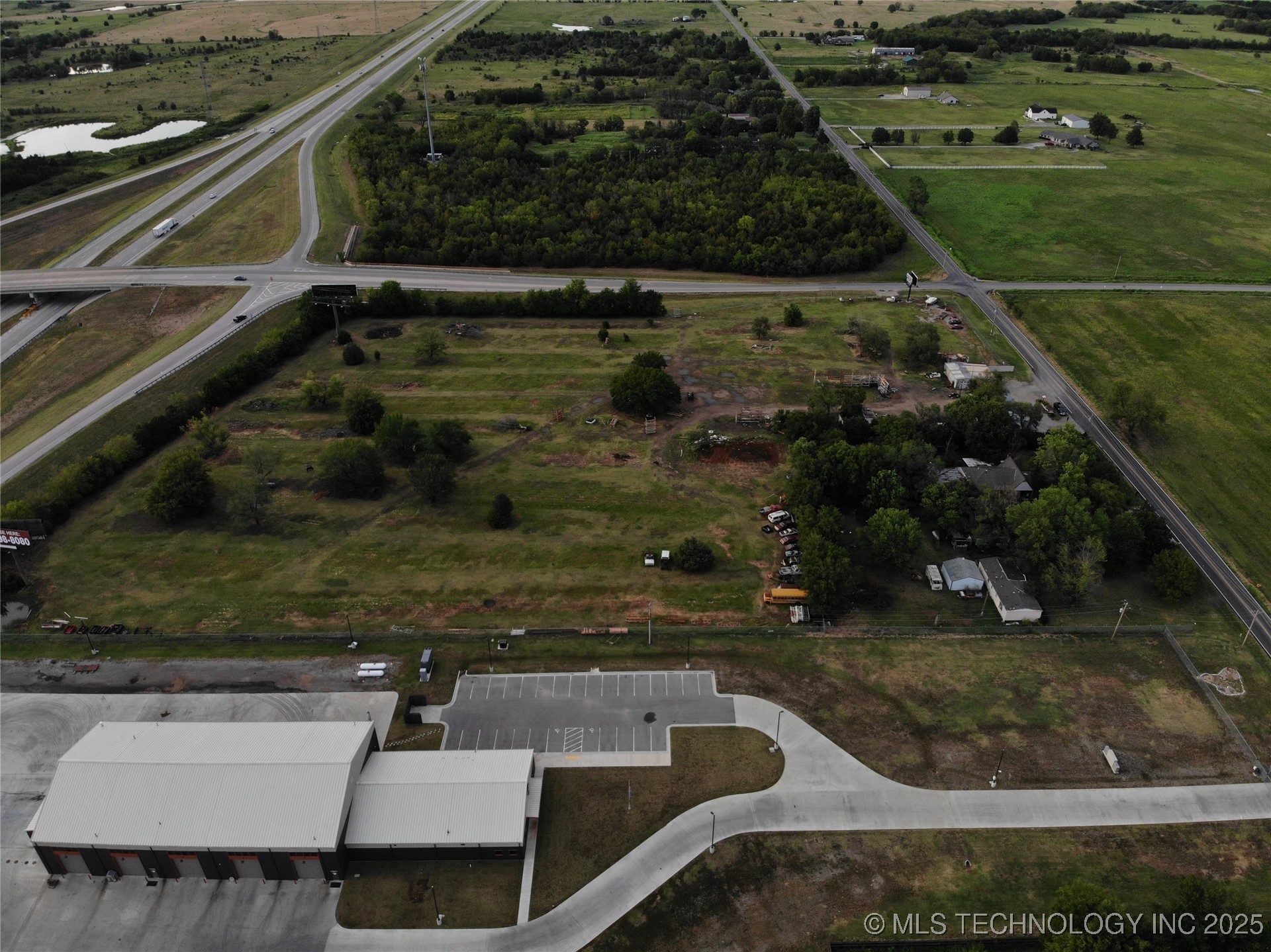 11506 N Yale Avenue Property Photo 2