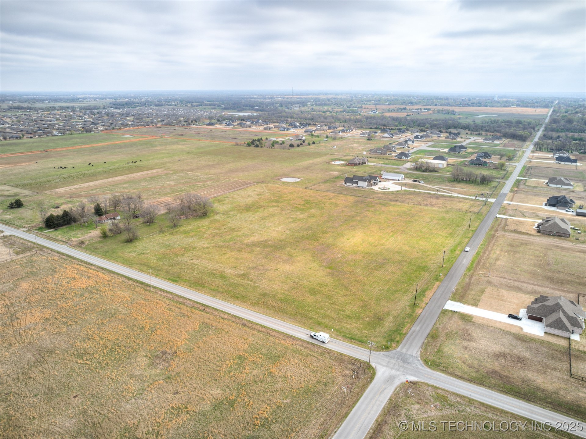 000 E 136th Street N Property Photo 2