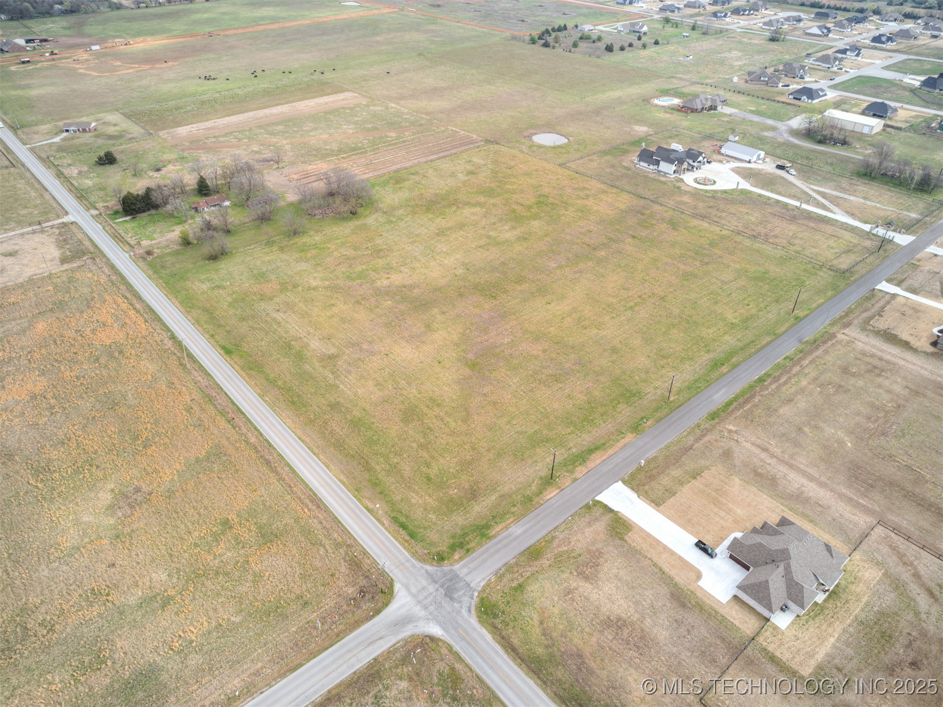 000 E 136th Street N Property Photo 4