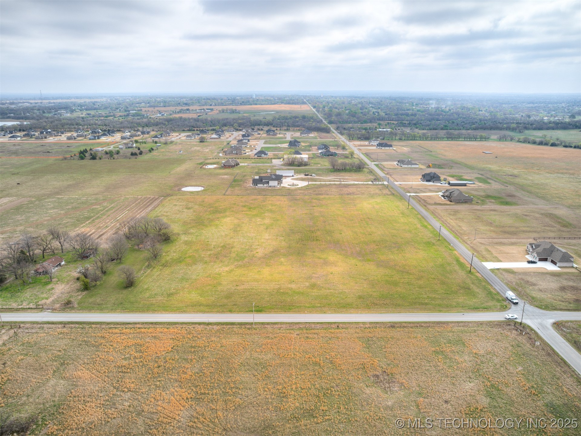 000 E 136th Street N Property Photo 5