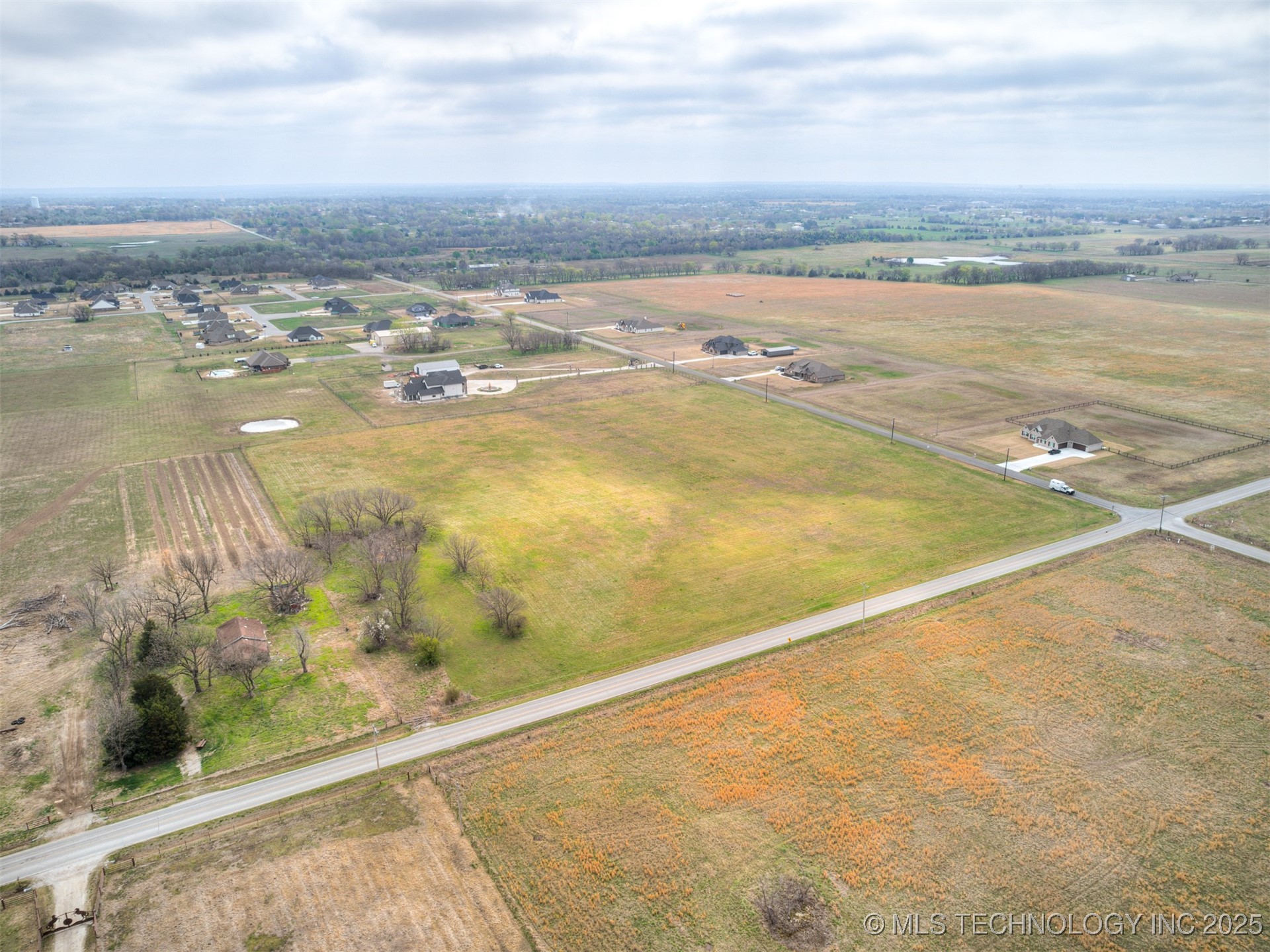 000 E 136th Street N Property Photo 7