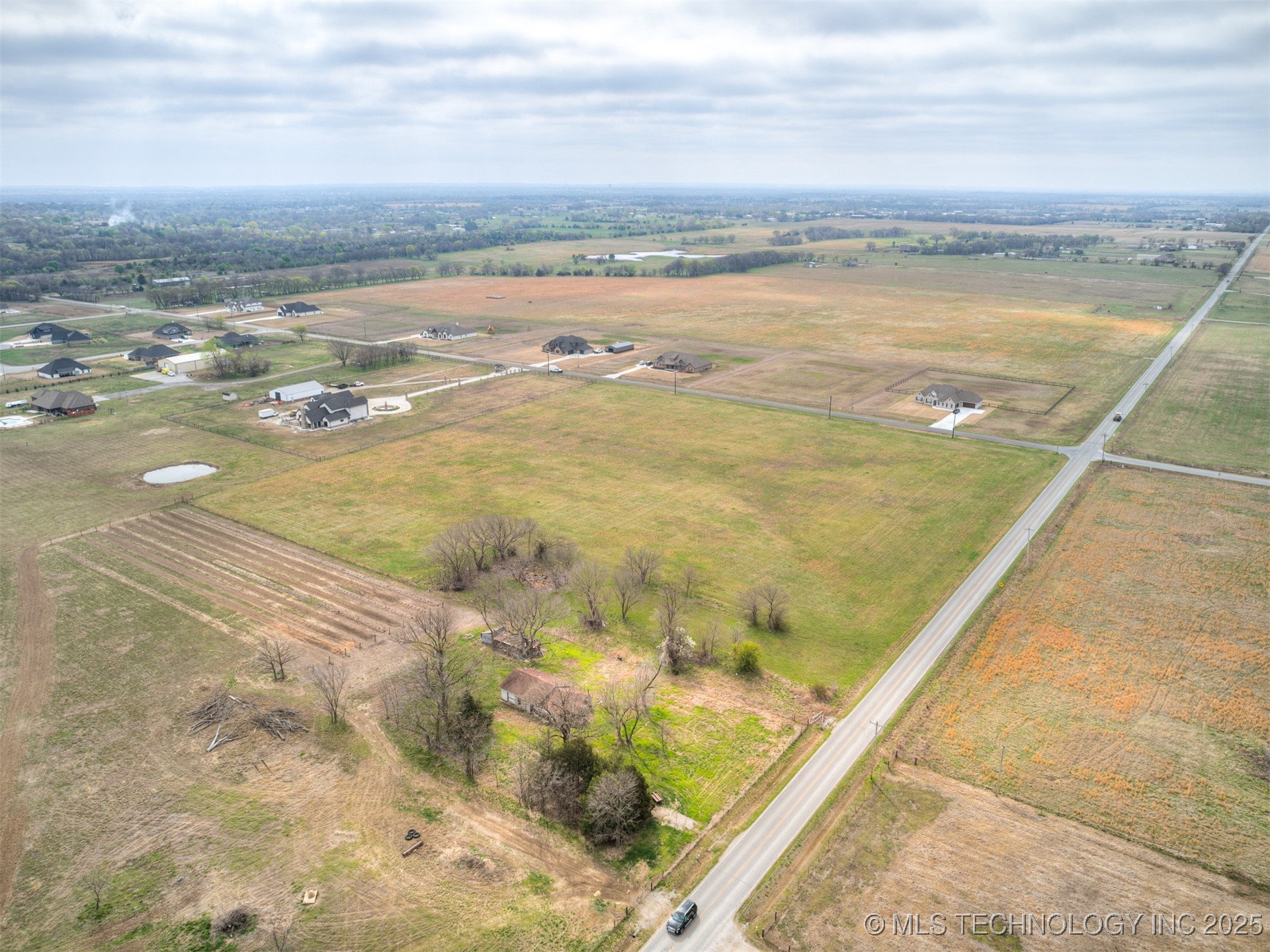 000 E 136th Street N Property Photo 10