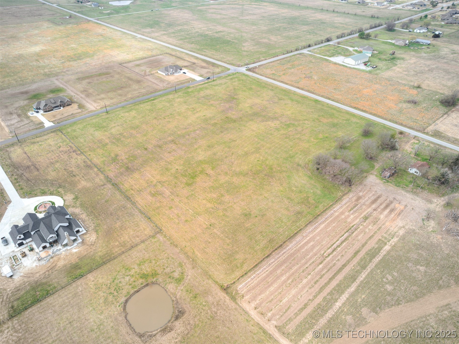 000 E 136th Street N Property Photo 11