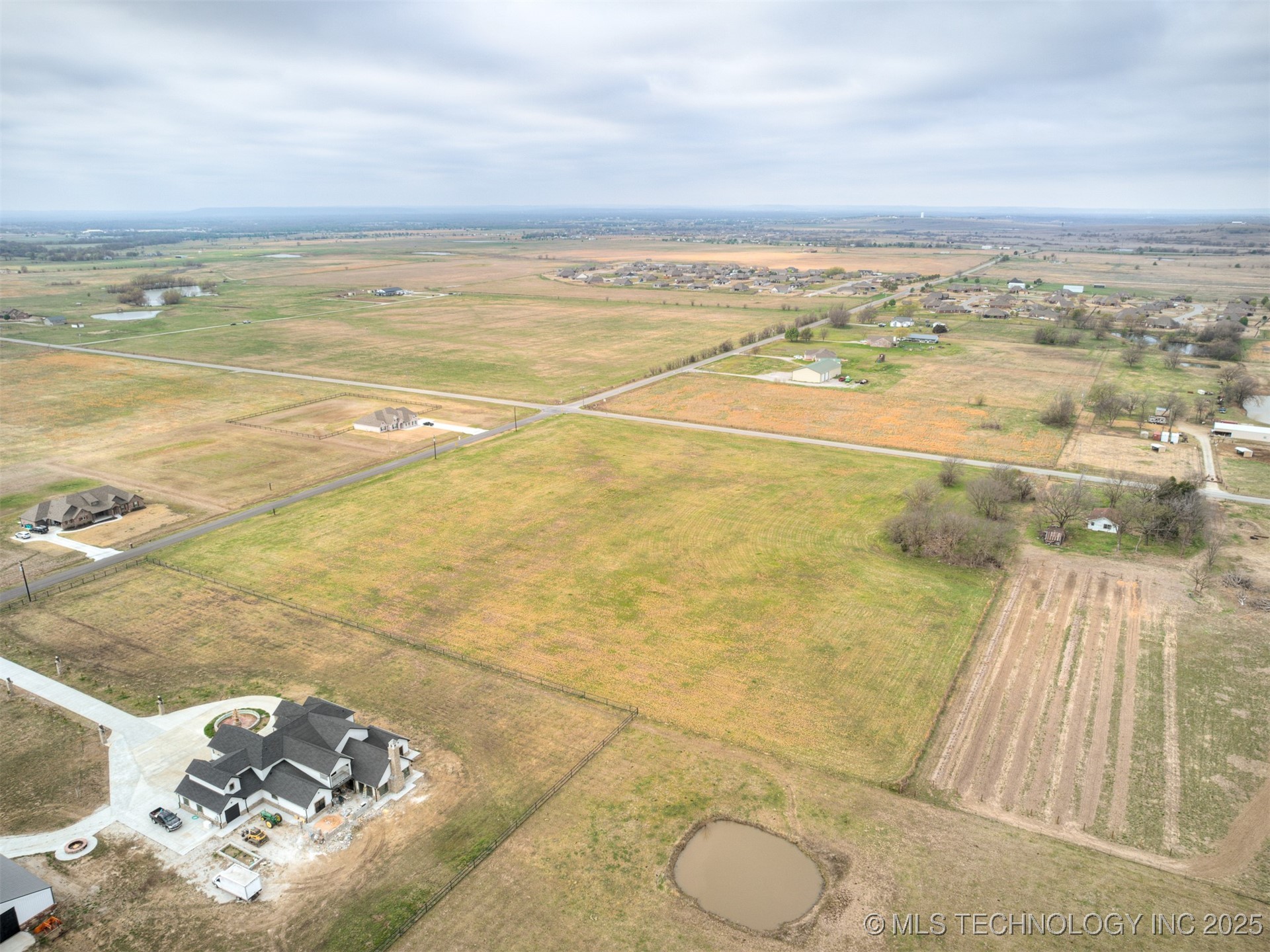 000 E 136th Street N Property Photo 13