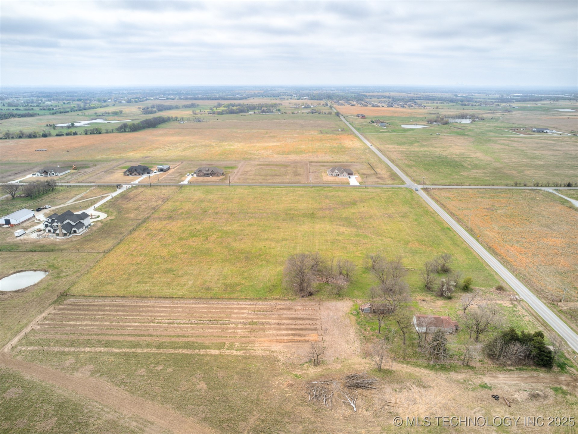 000 E 136th Street N Property Photo 14