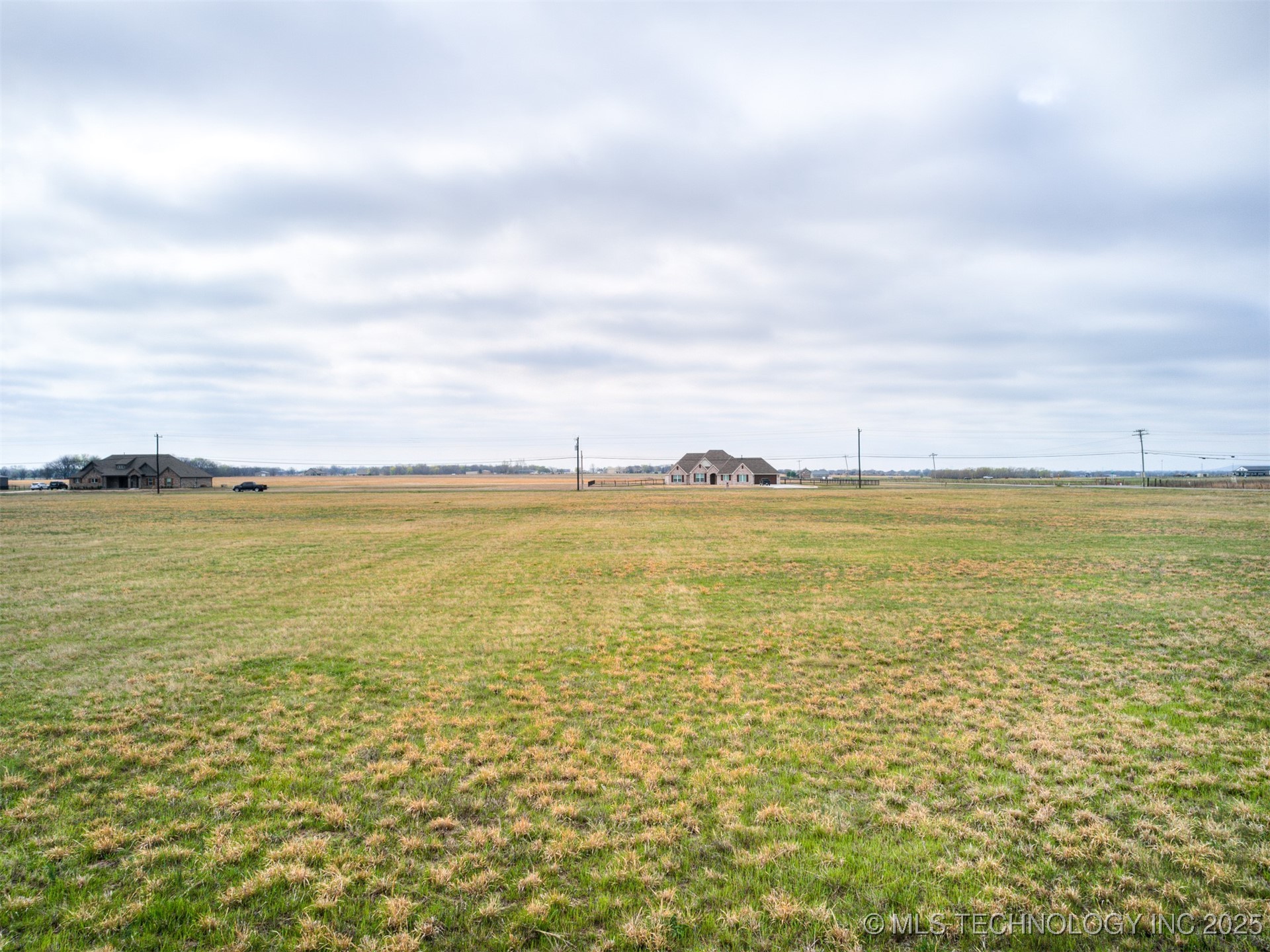 000 E 136th Street N Property Photo 16