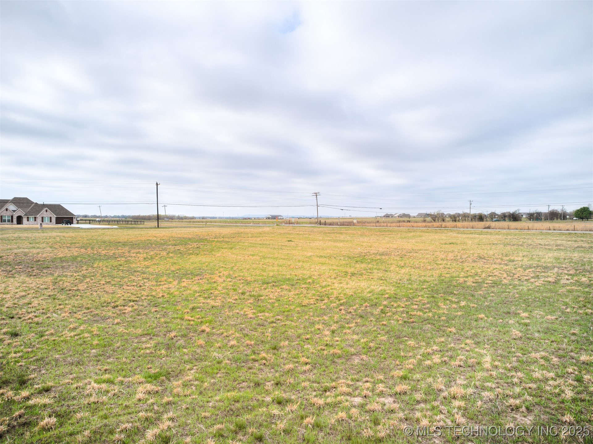 000 E 136th Street N Property Photo 17