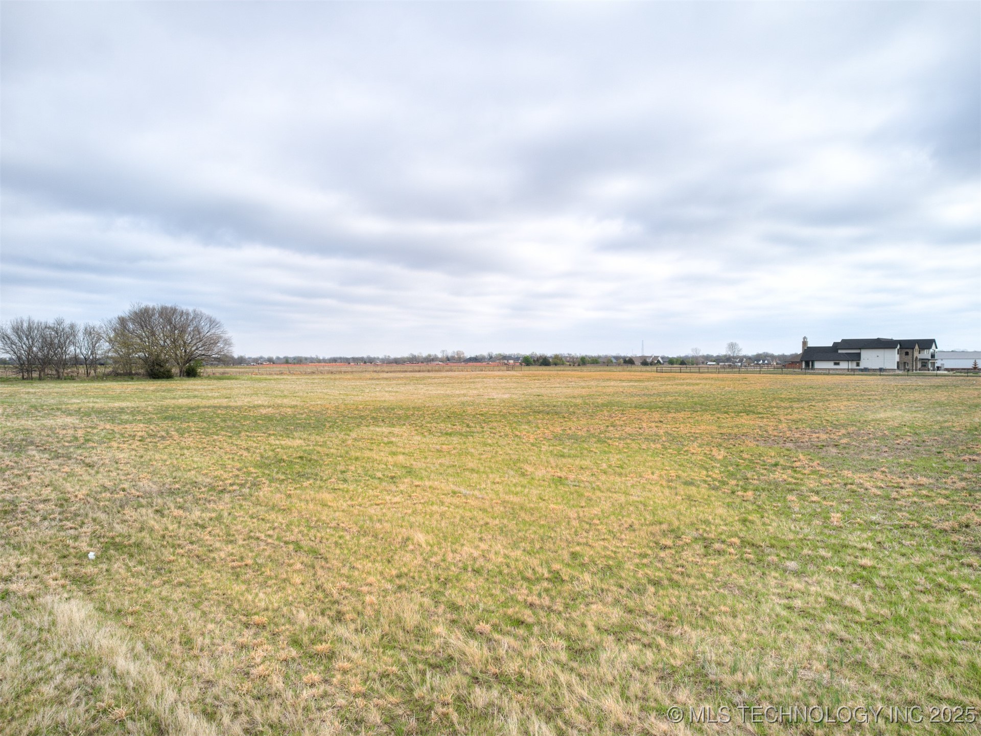 000 E 136th Street N Property Photo 19